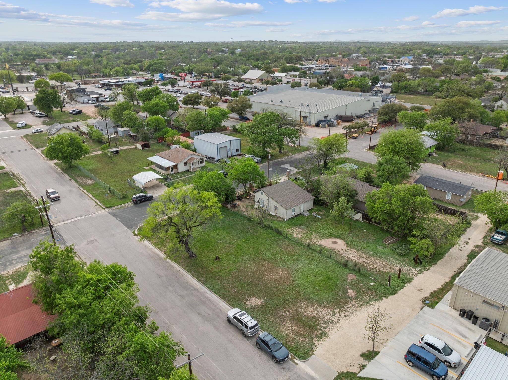 807 S MAIN St, Lampasas, TX 76550