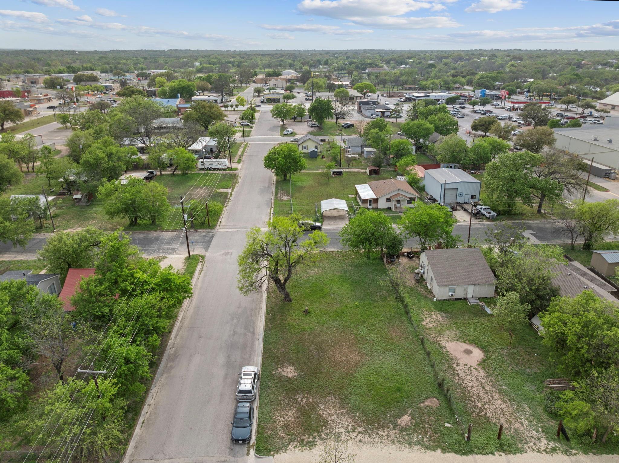 807 S MAIN St, Lampasas, TX 76550