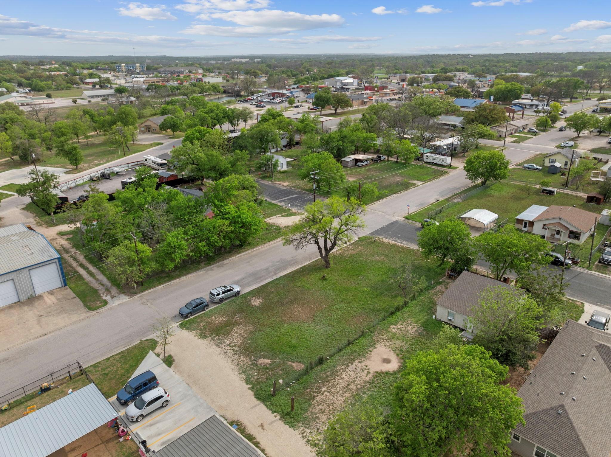 807 S MAIN St, Lampasas, TX 76550