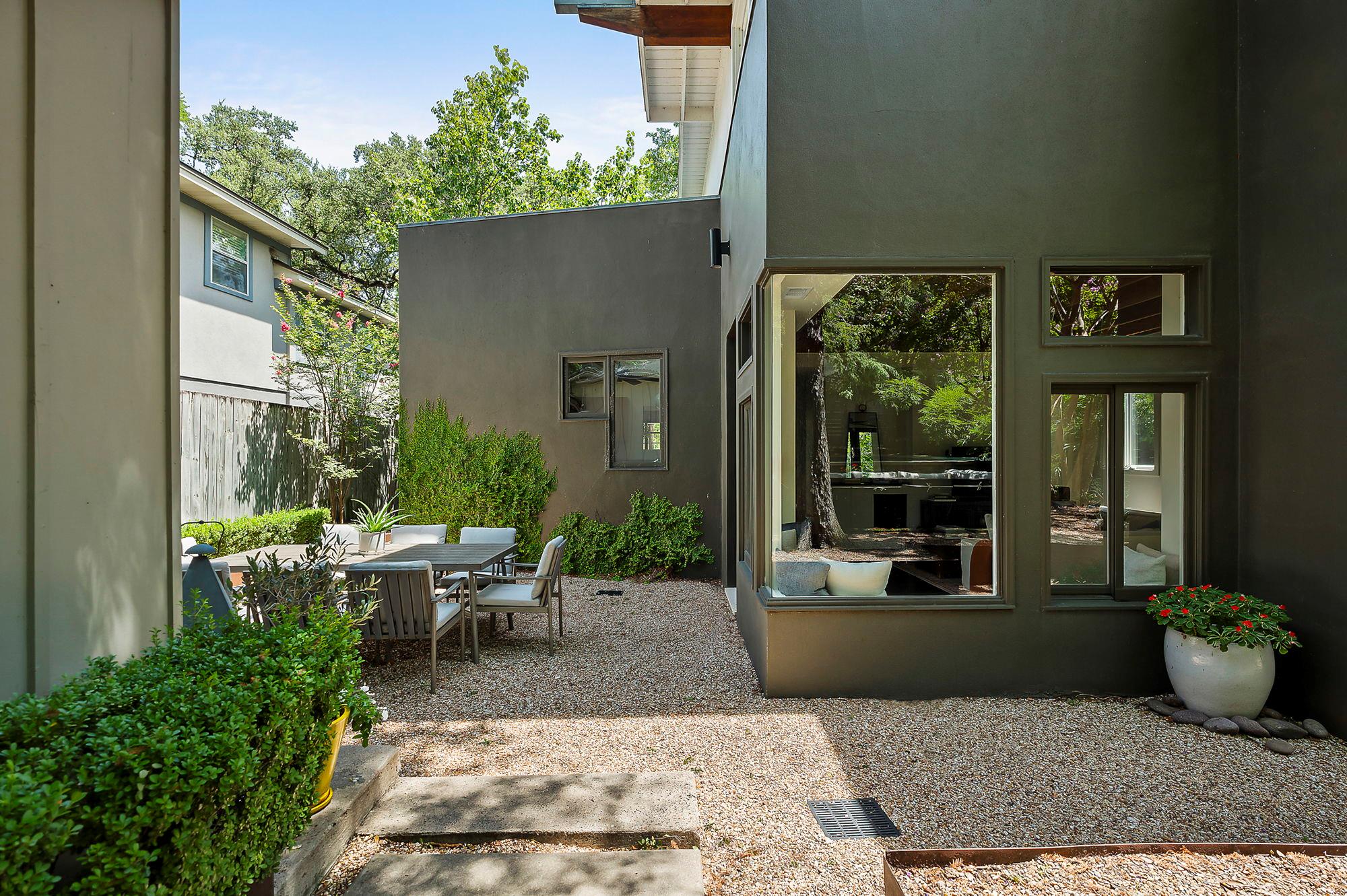 1001 Daniel Dr, Austin, TX 78704