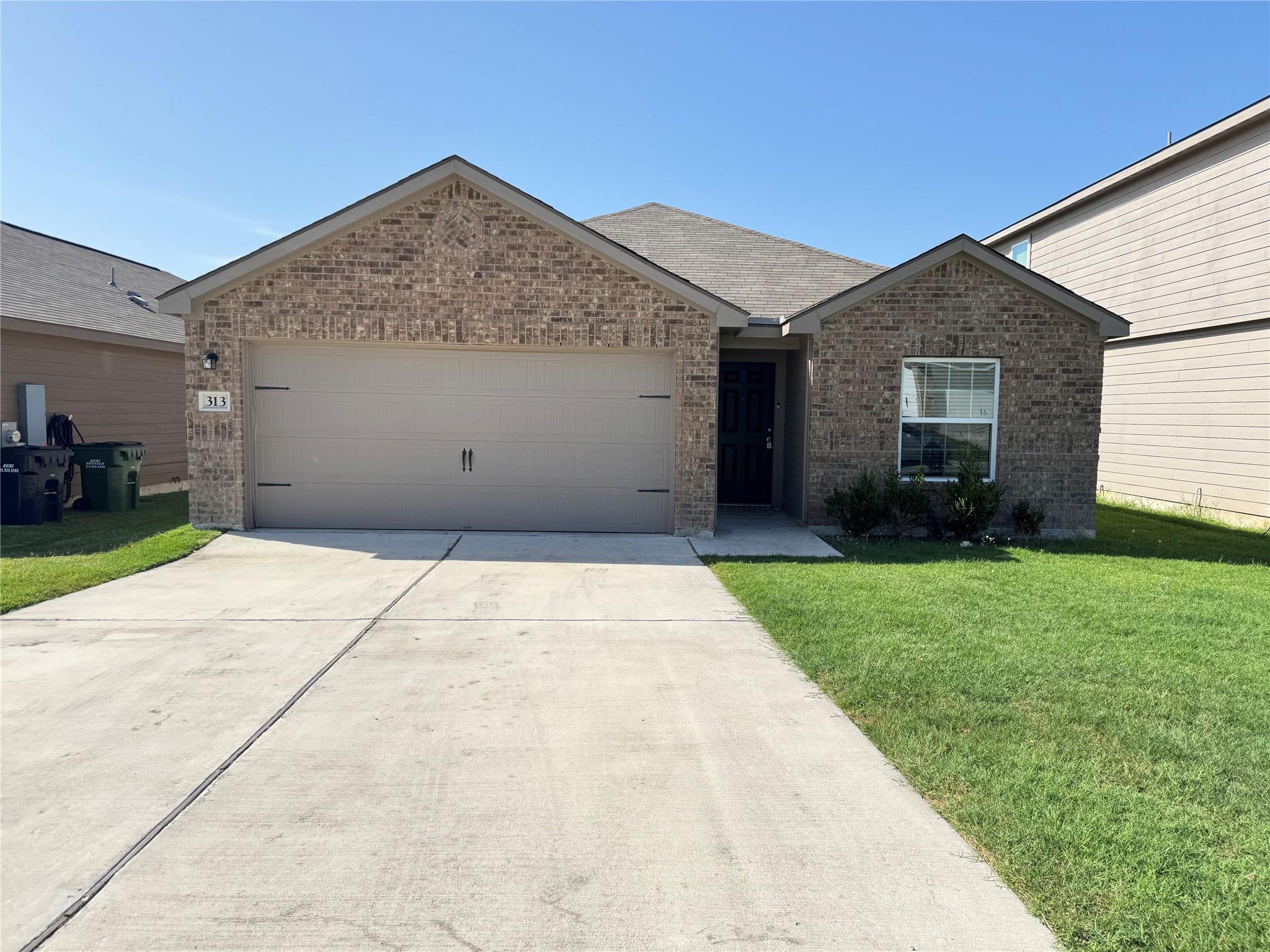 313 Crescent Park Dr, Jarrell, TX 76537