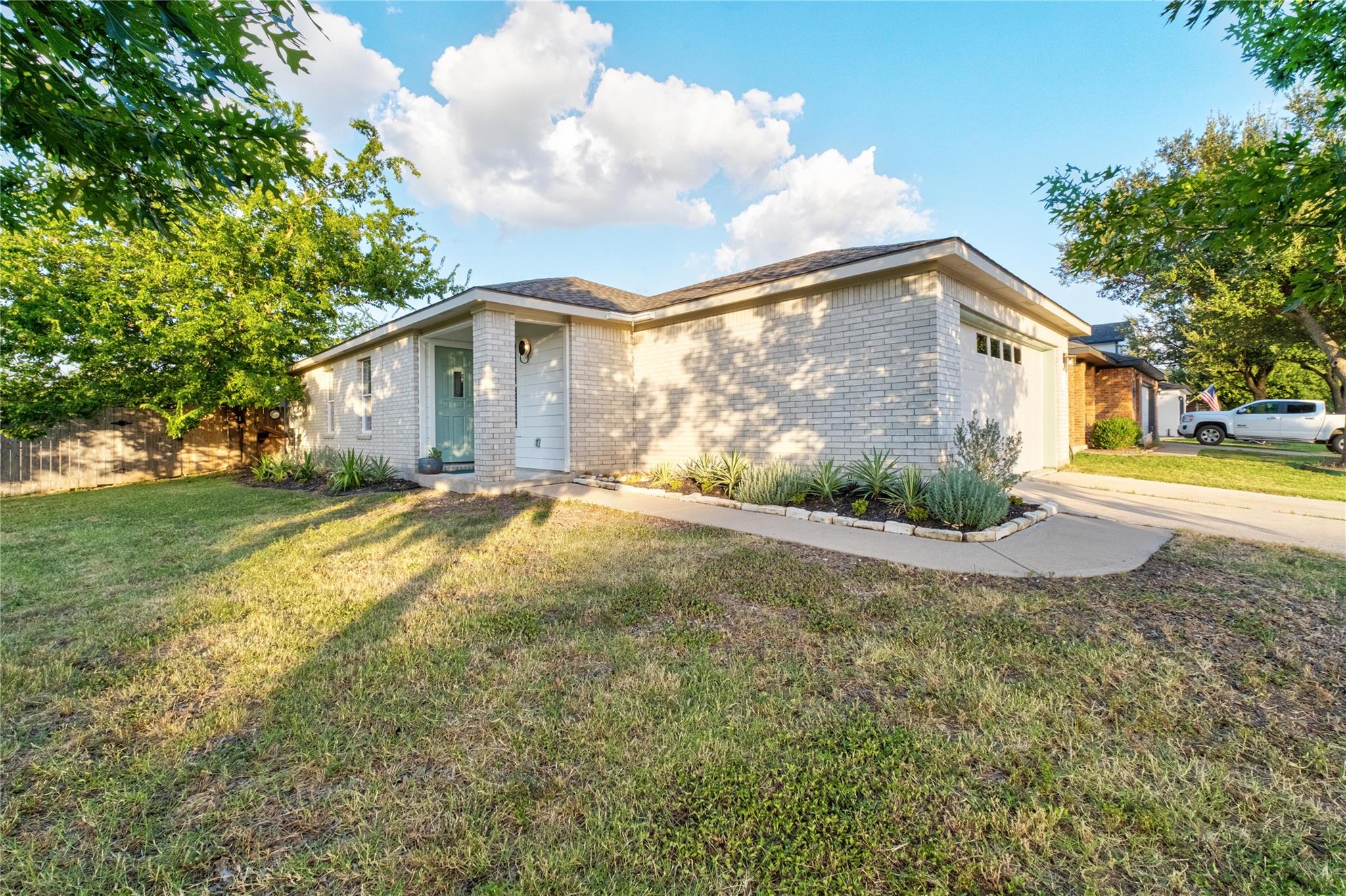 102 Woodley Rd, Leander, TX 78641