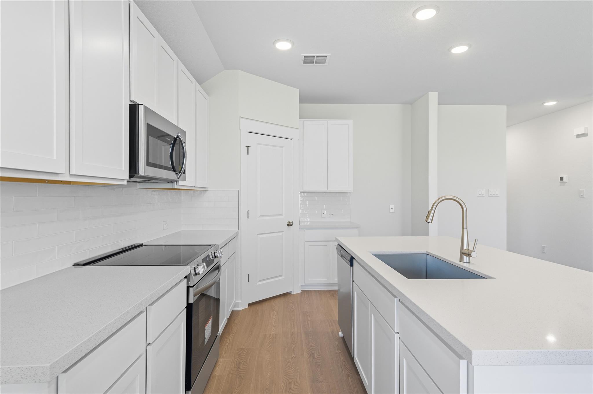 116 Crow Valley Dr, Jarrell, TX 76537