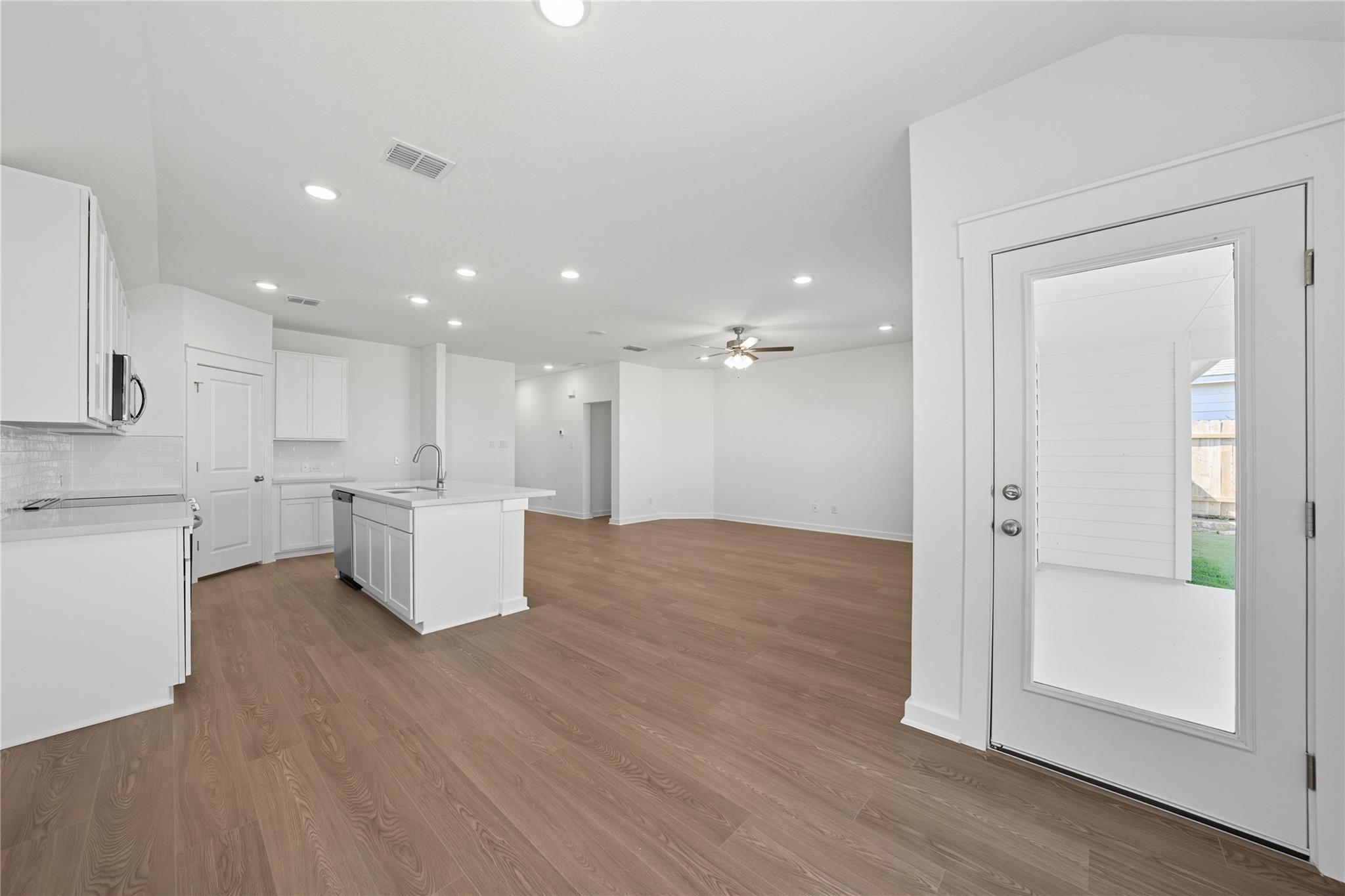 116 Crow Valley Dr, Jarrell, TX 76537