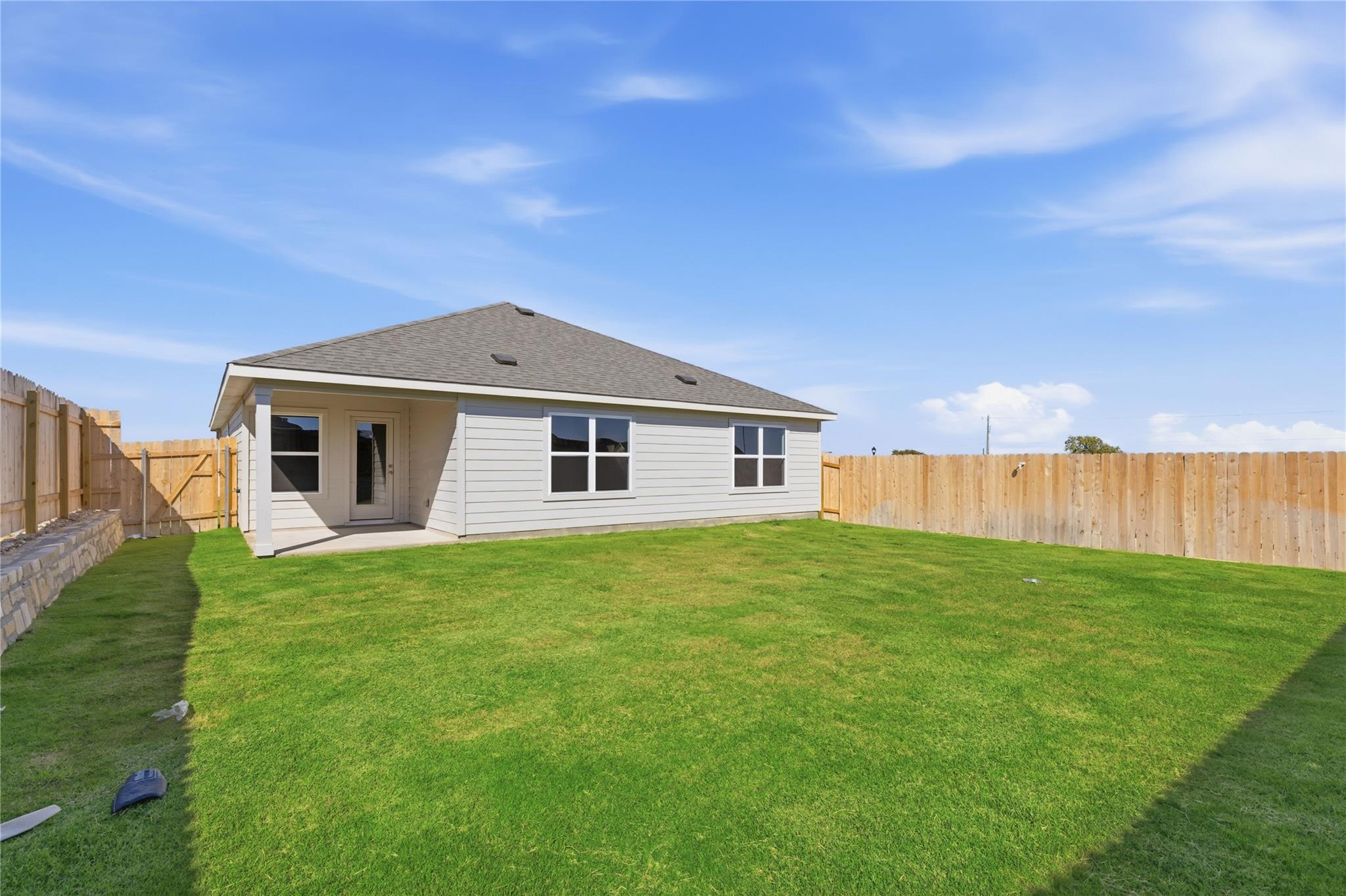 109 Lonely Lobo Dr, Jarrell, TX 76537