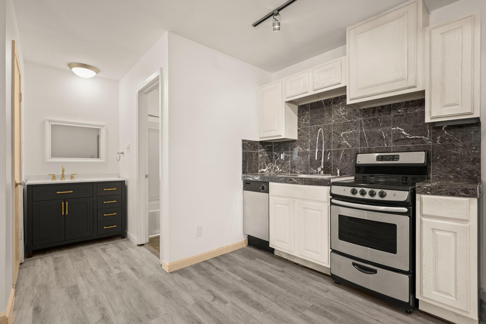 210 W 38th St # 10, Austin, TX 78705