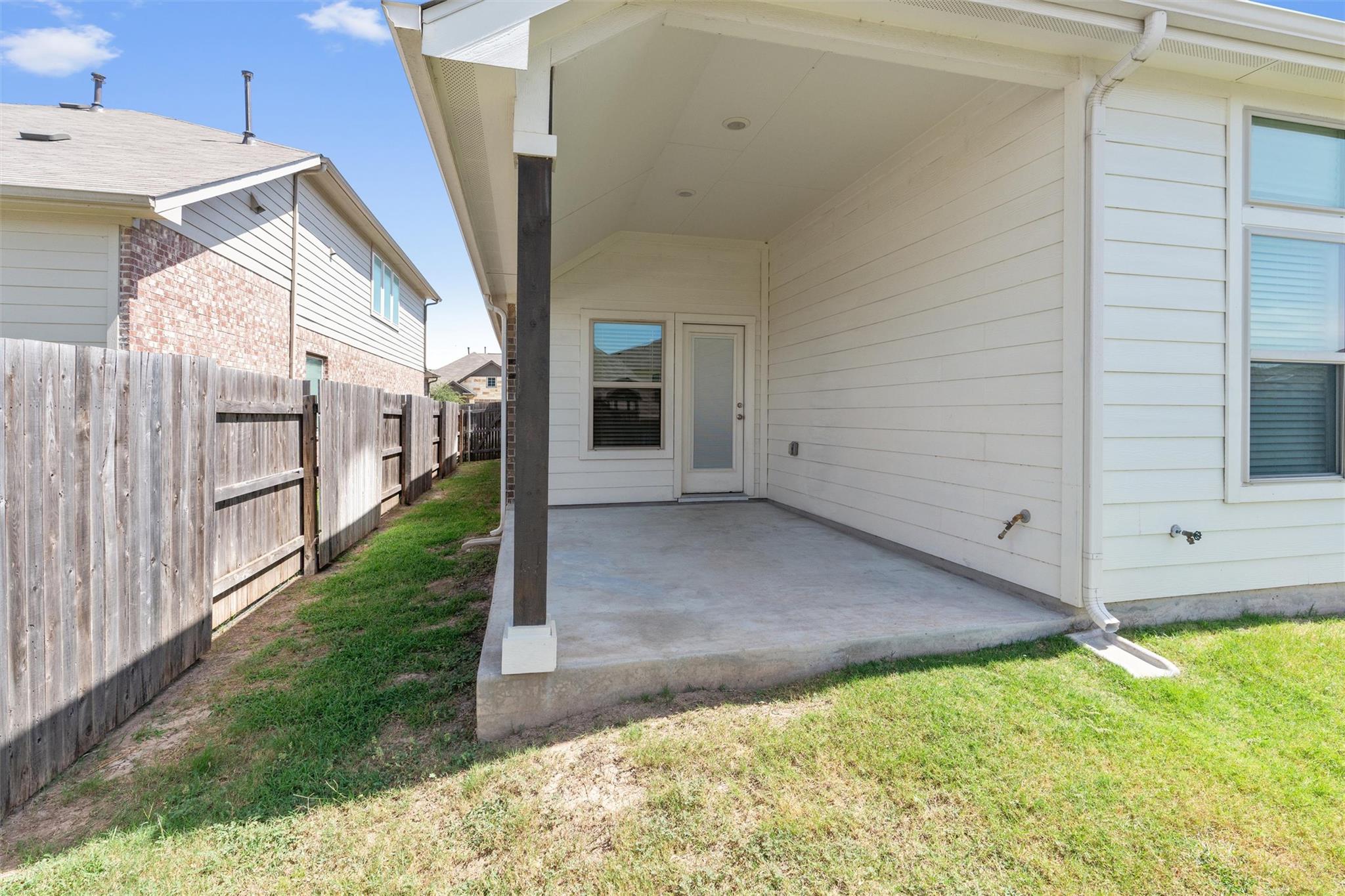 562 Leadtree Loop, Buda, TX 78610