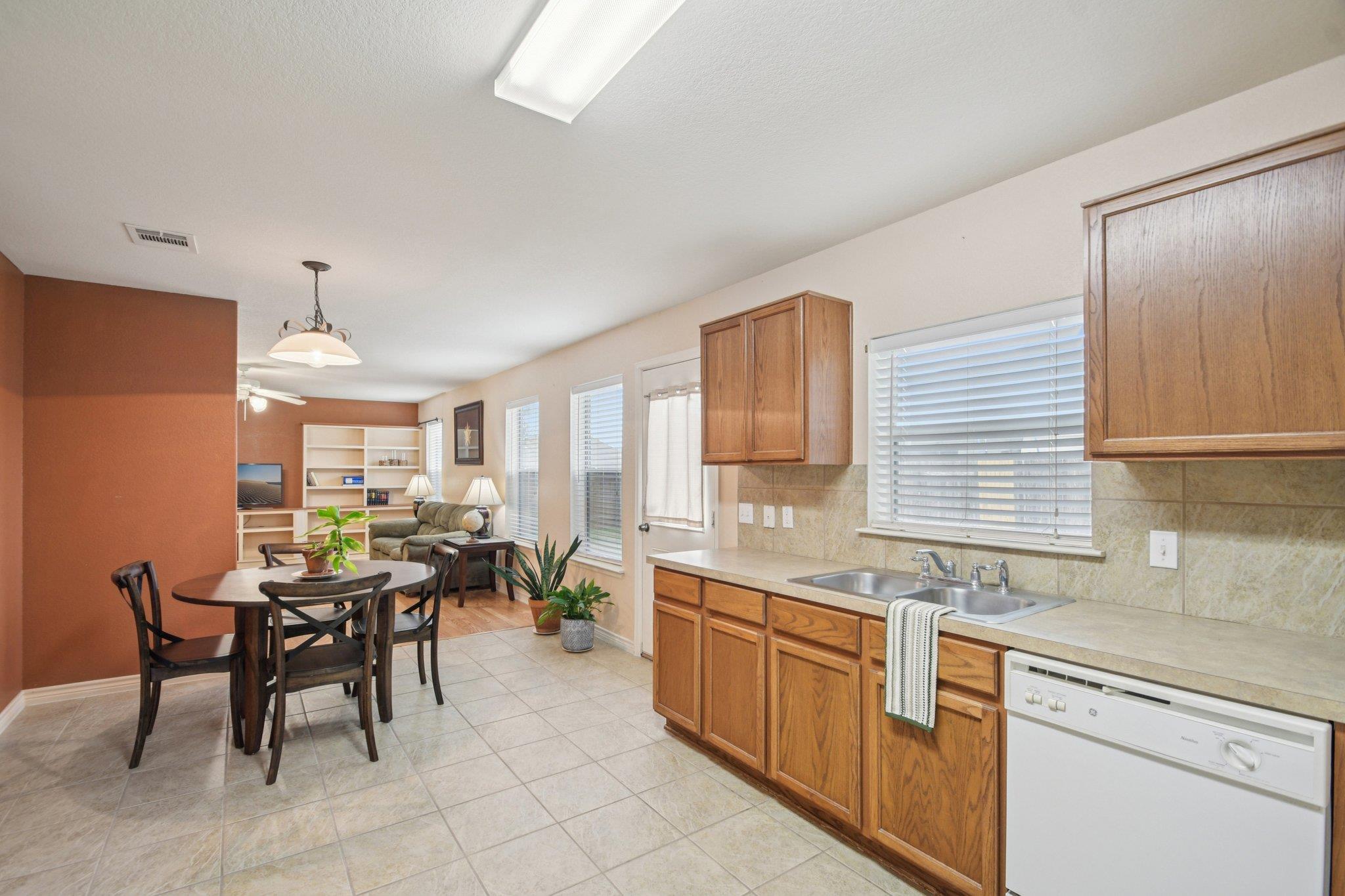 14408 E Gurneys Eagle Dr, Elgin, TX 78621