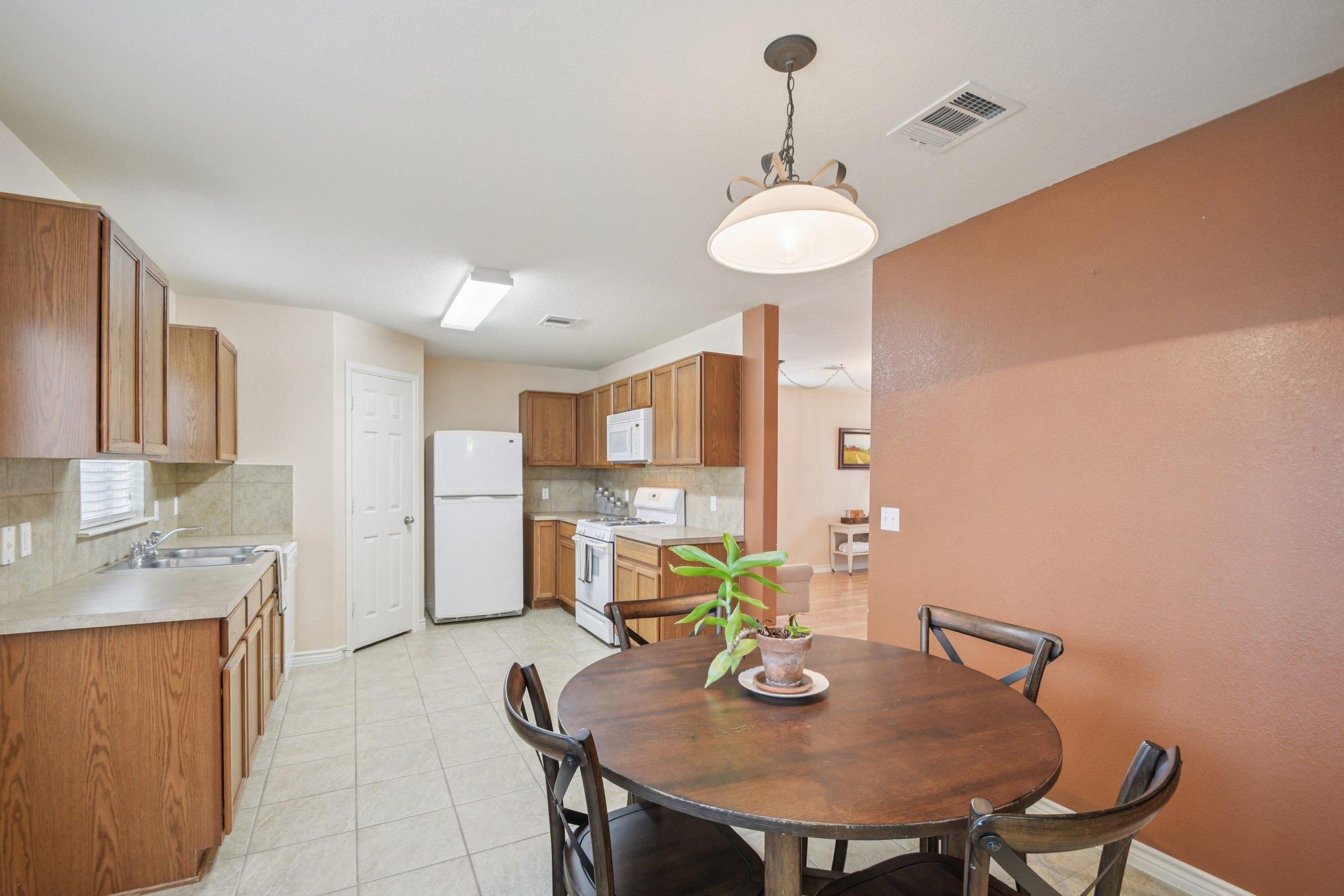 14408 E Gurneys Eagle Dr, Elgin, TX 78621