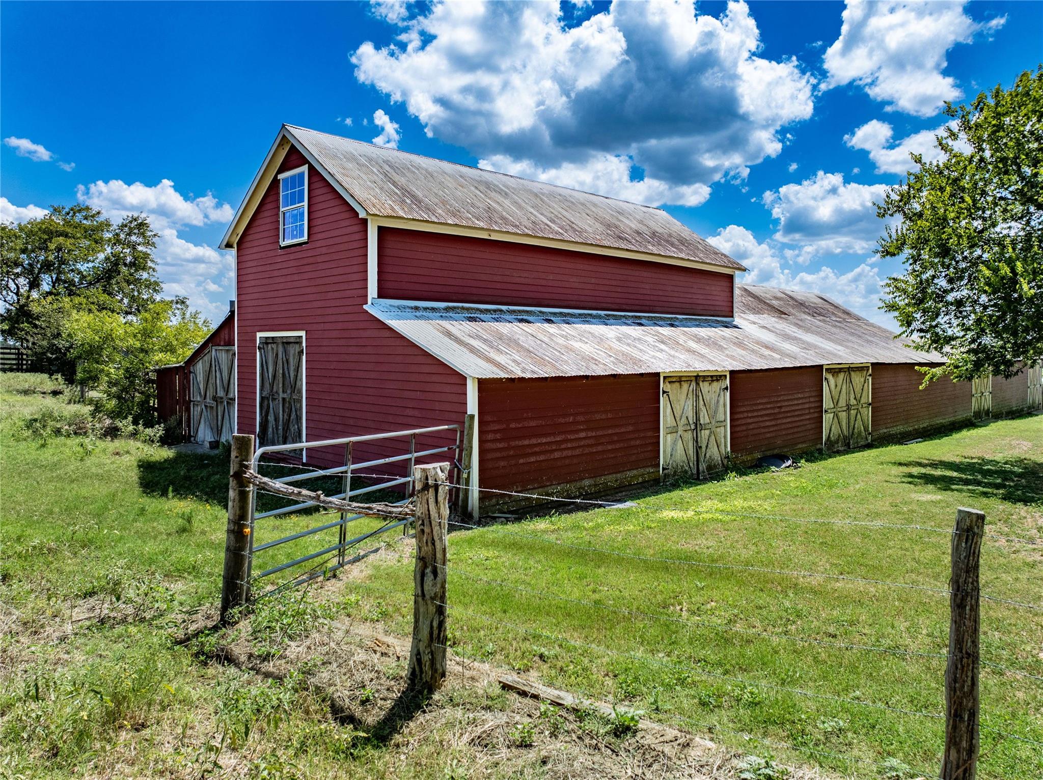 1466 County Road 253, Weimar, TX 78962