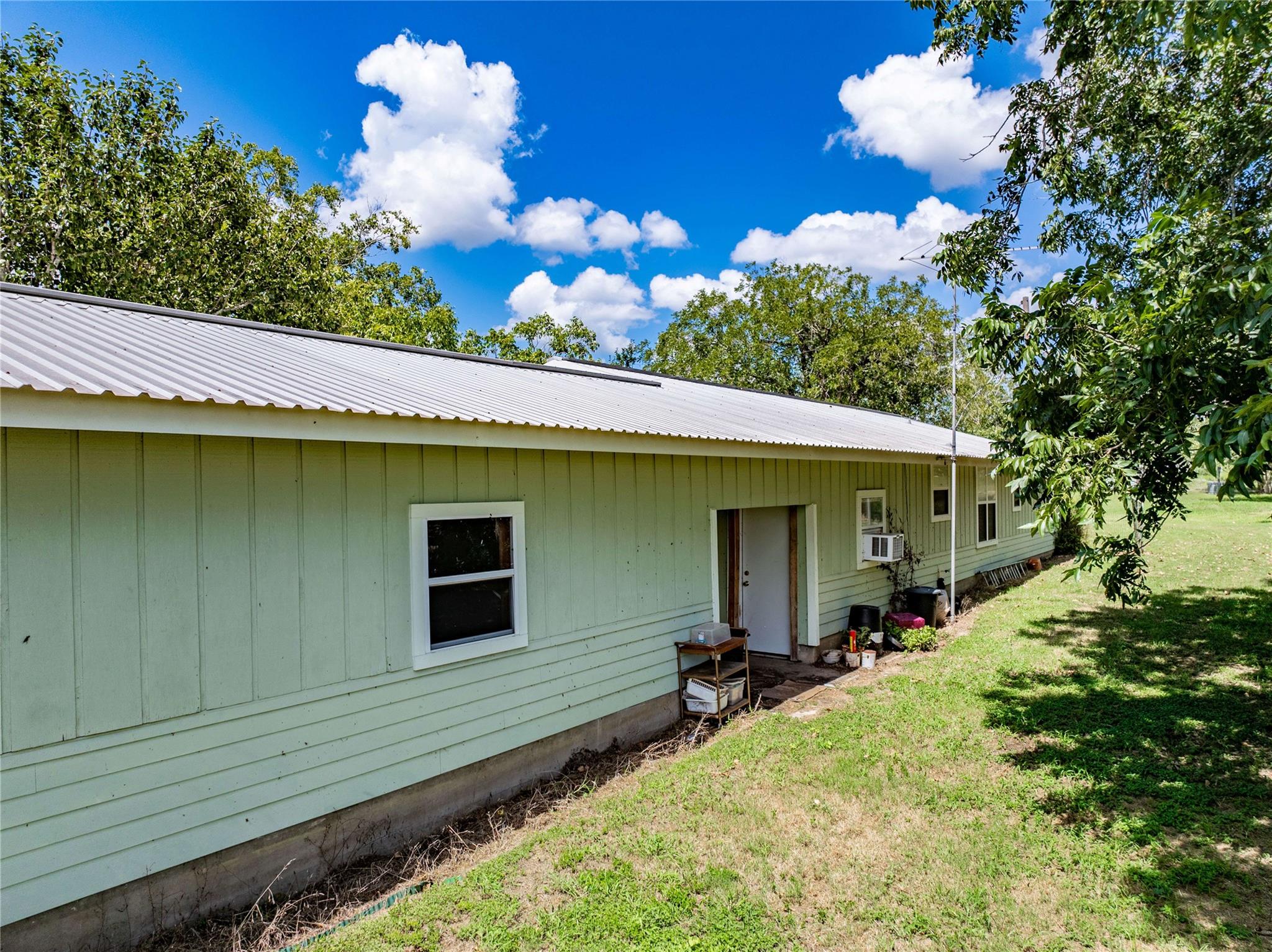 1466 County Road 253, Weimar, TX 78962