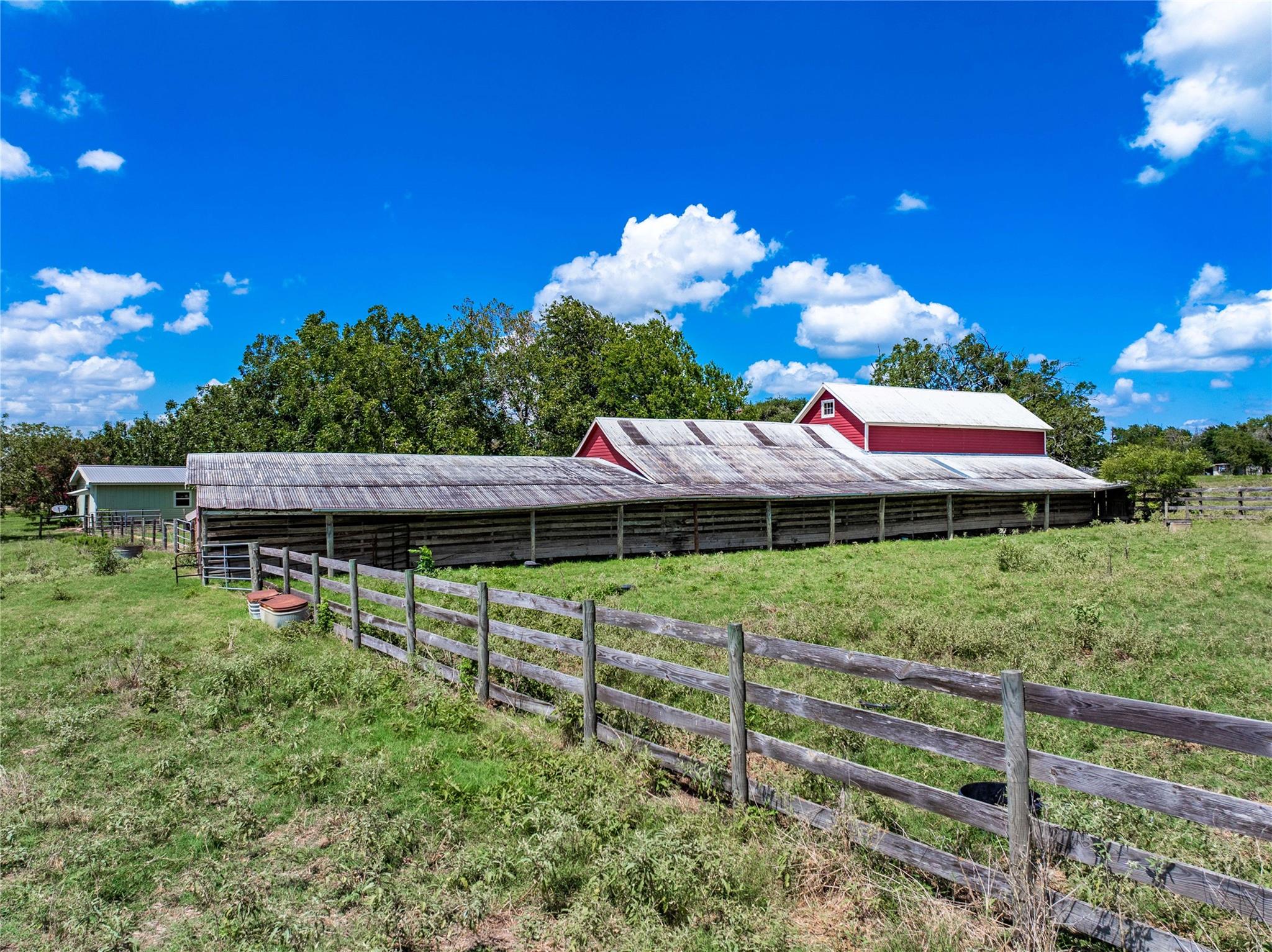 1466 County Road 253, Weimar, TX 78962