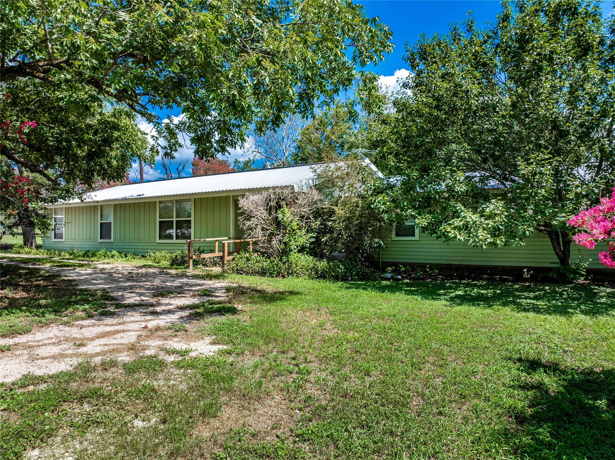 1466 County Road 253, Weimar, TX 78962