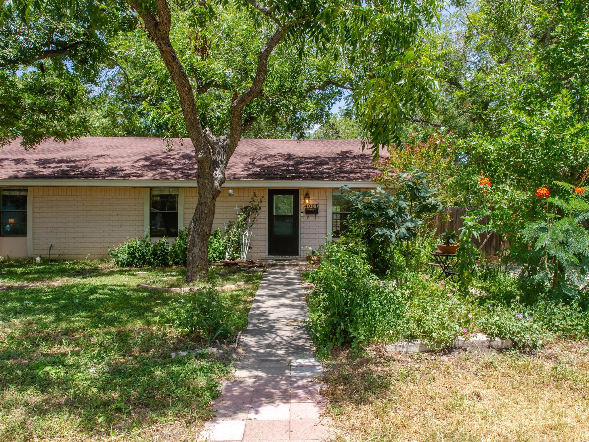 406 Concho St # B, Lockhart, TX 78644