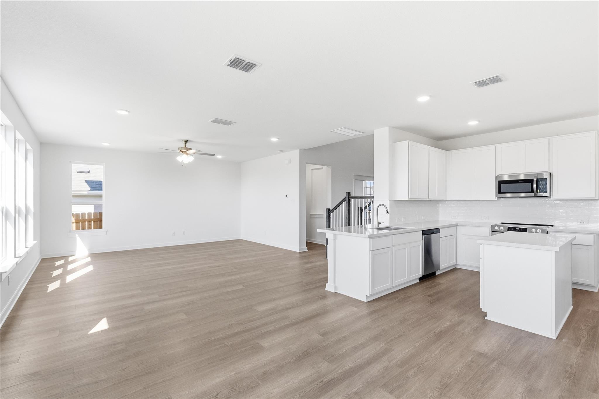 250 Seattle Slew Dr, Jarrell, TX 76537