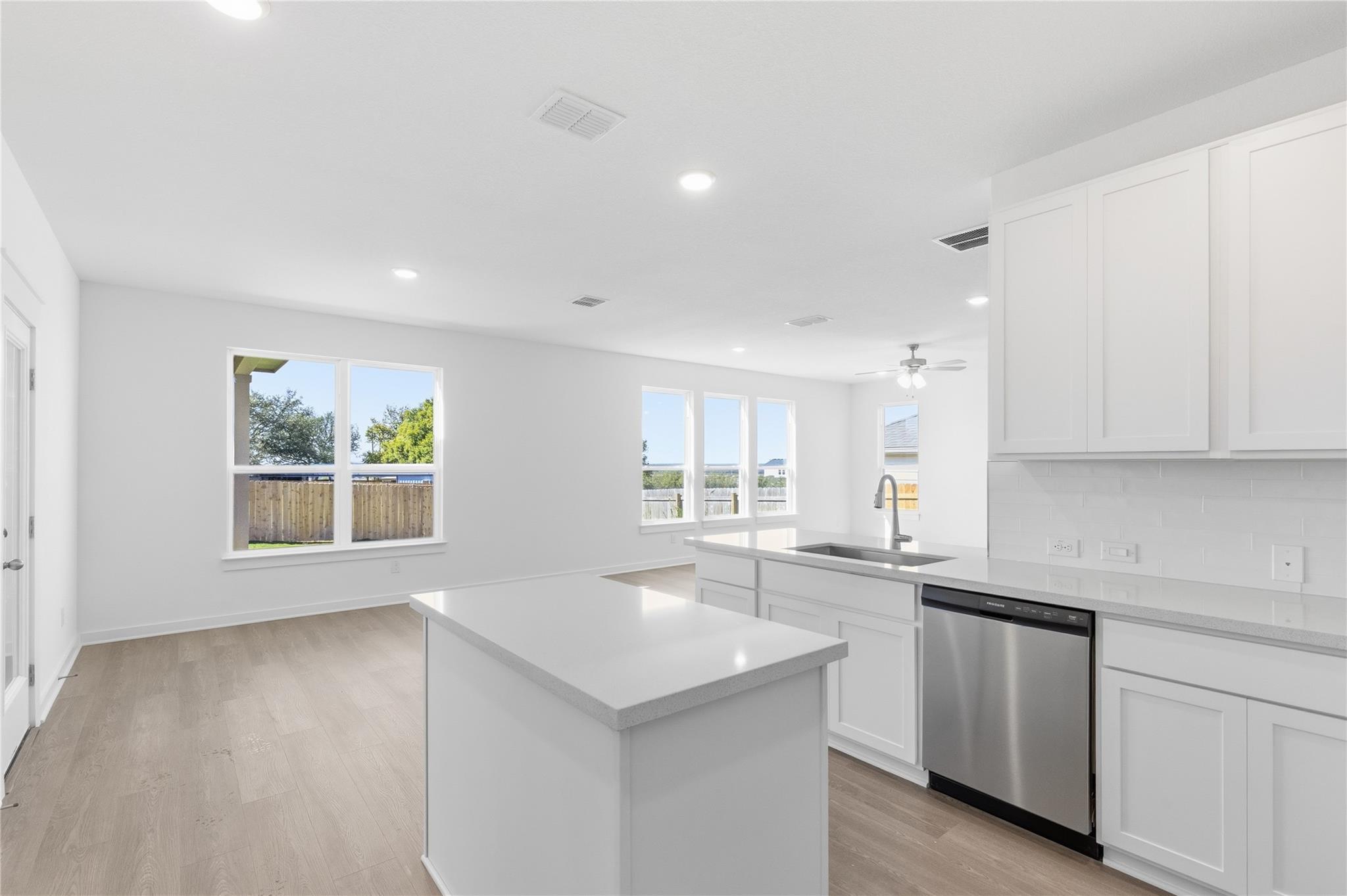 250 Seattle Slew Dr, Jarrell, TX 76537