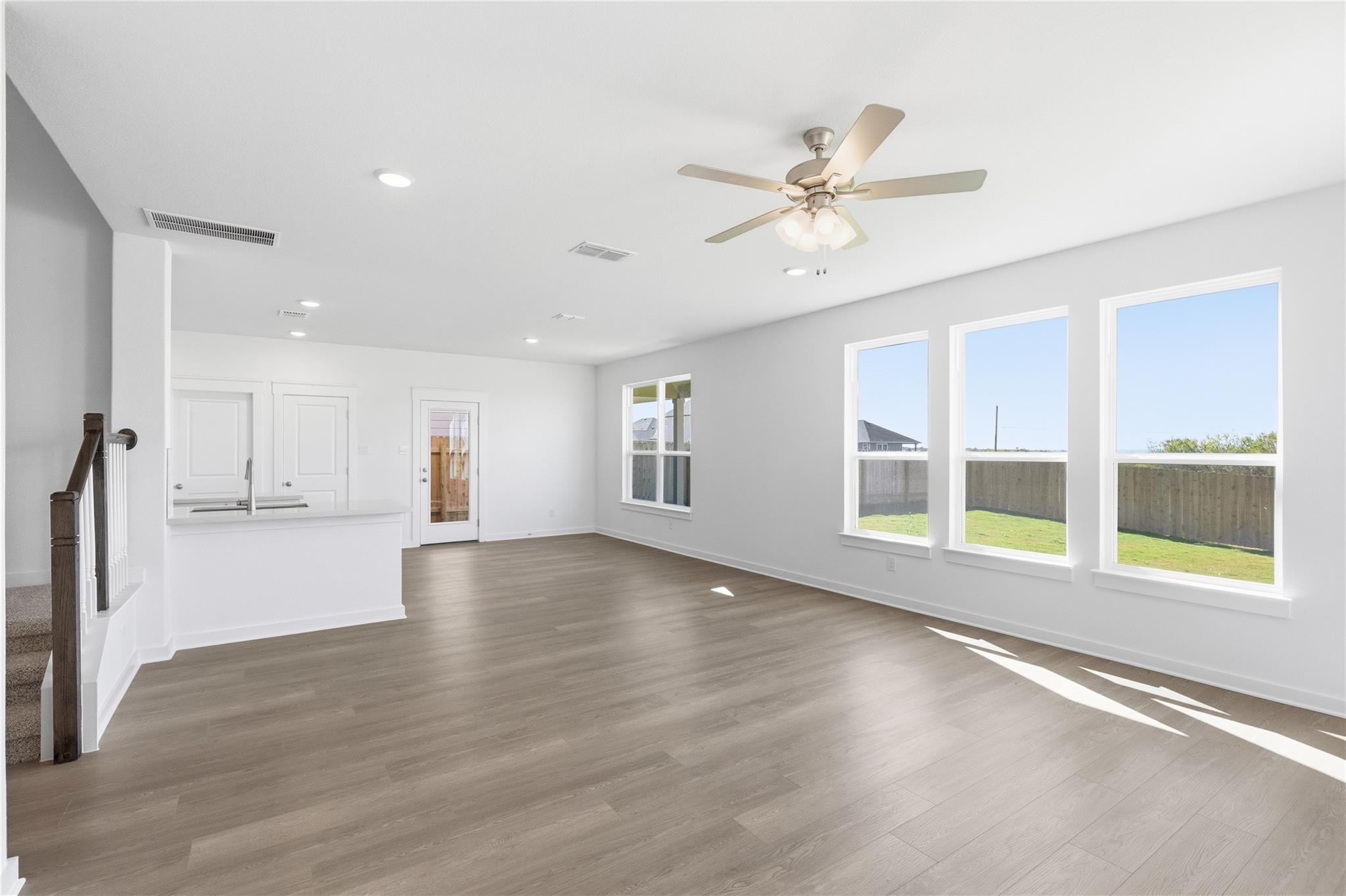 250 Seattle Slew Dr, Jarrell, TX 76537