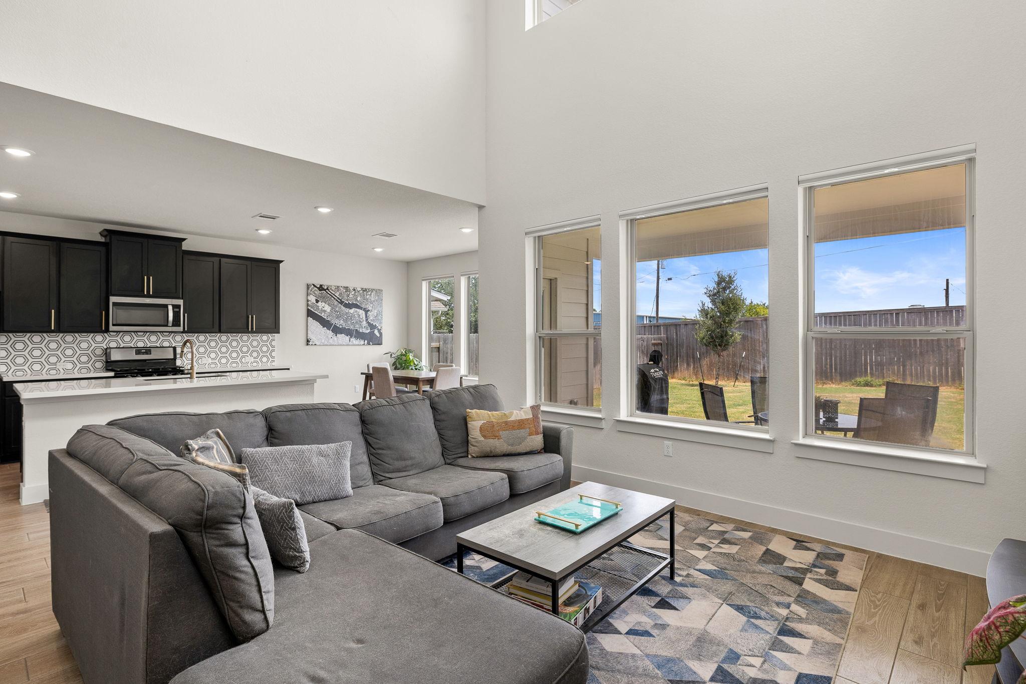 6205 Dumfries Ln, Austin, TX 78744