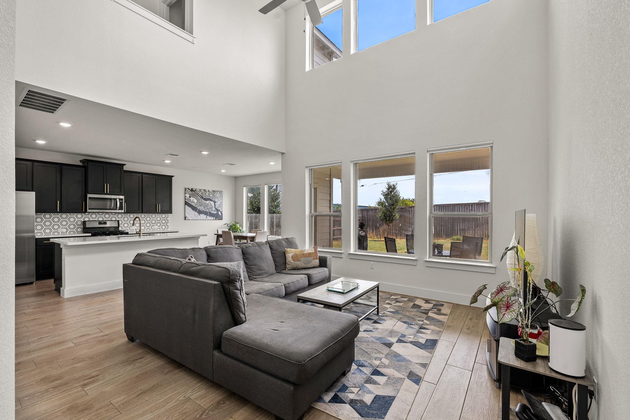 6205 Dumfries Ln, Austin, TX 78744