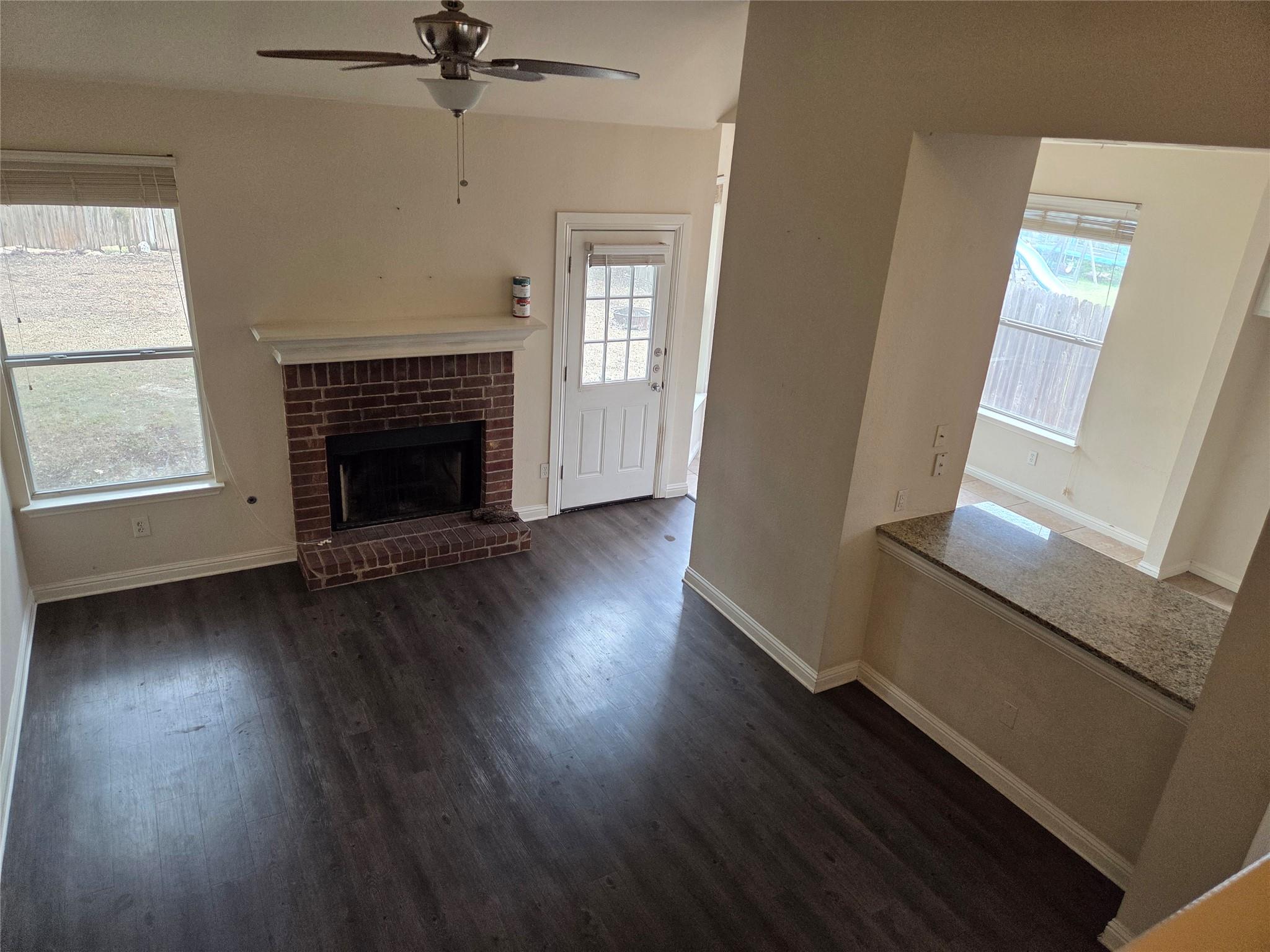 607 Meadow View Dr, Leander, TX 78641