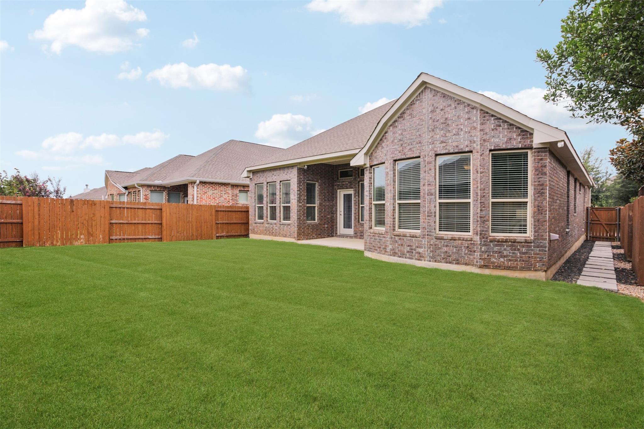 1012 Isaias Dr, Leander, TX 78641