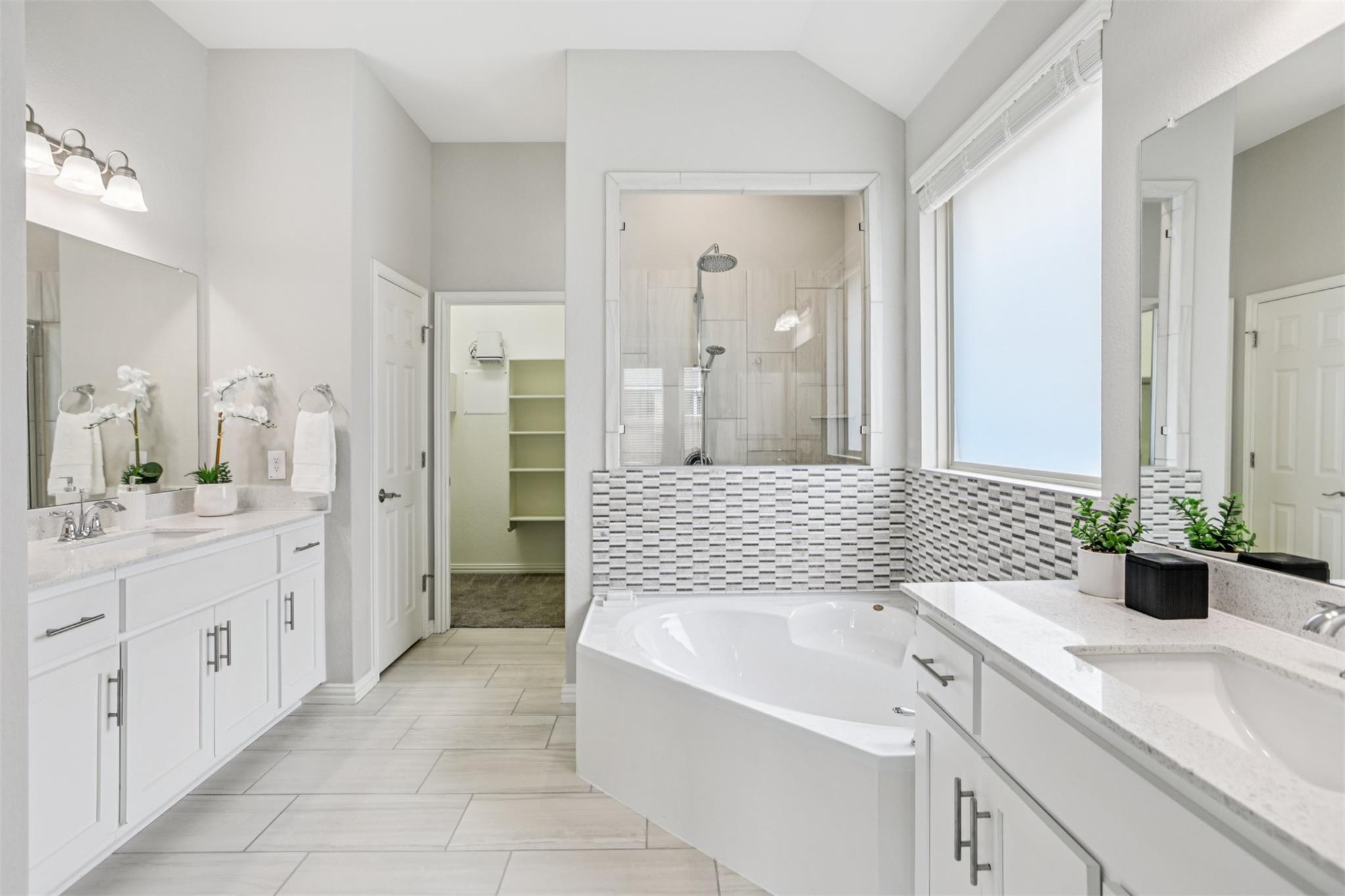 1012 Isaias Dr, Leander, TX 78641