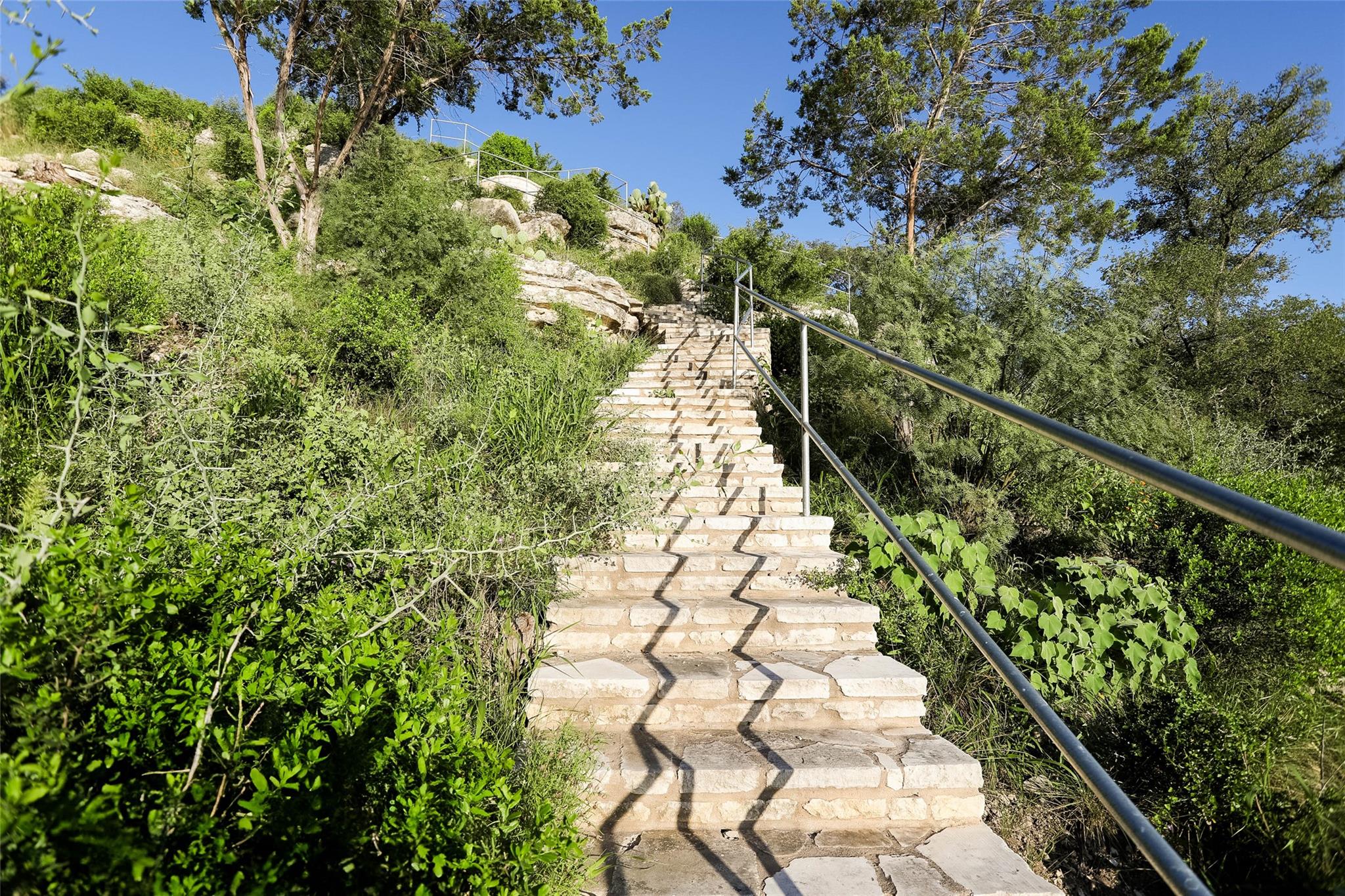 2918 Cliff Pt, Spicewood, TX 78669