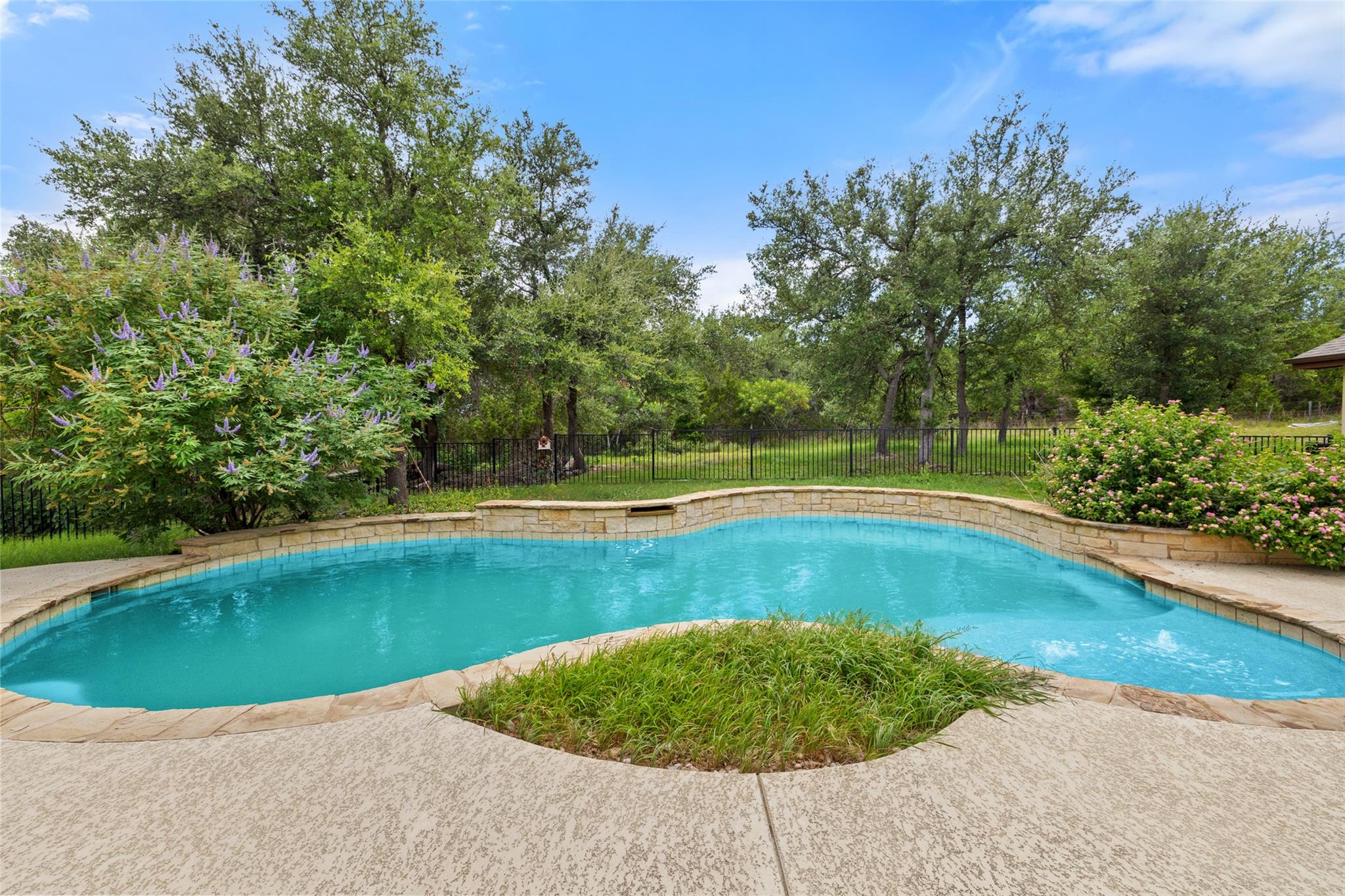 270 Rollin N Ranch Rd, Blanco, TX 78606