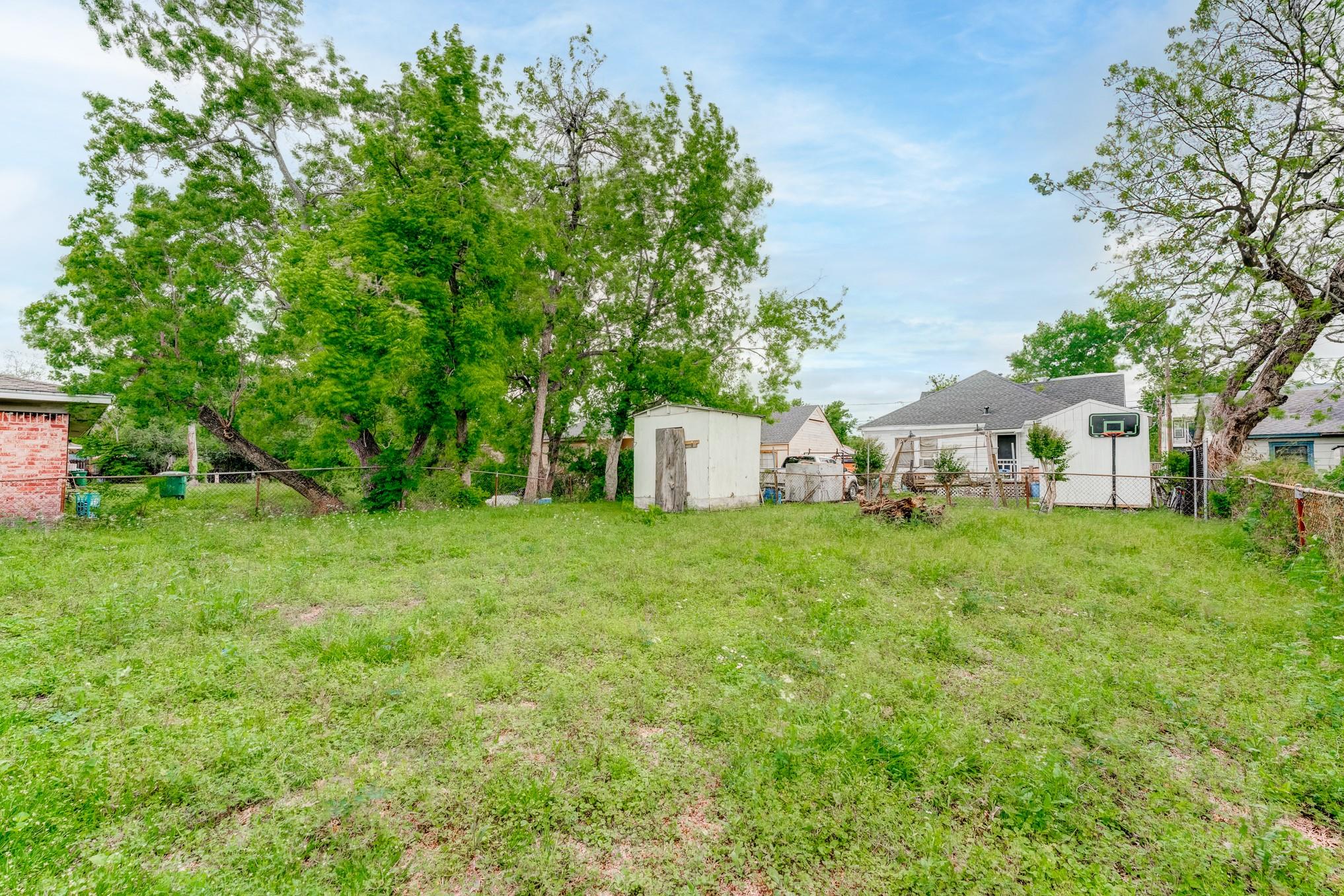 6810 Eastwood St, Houston, TX 77021