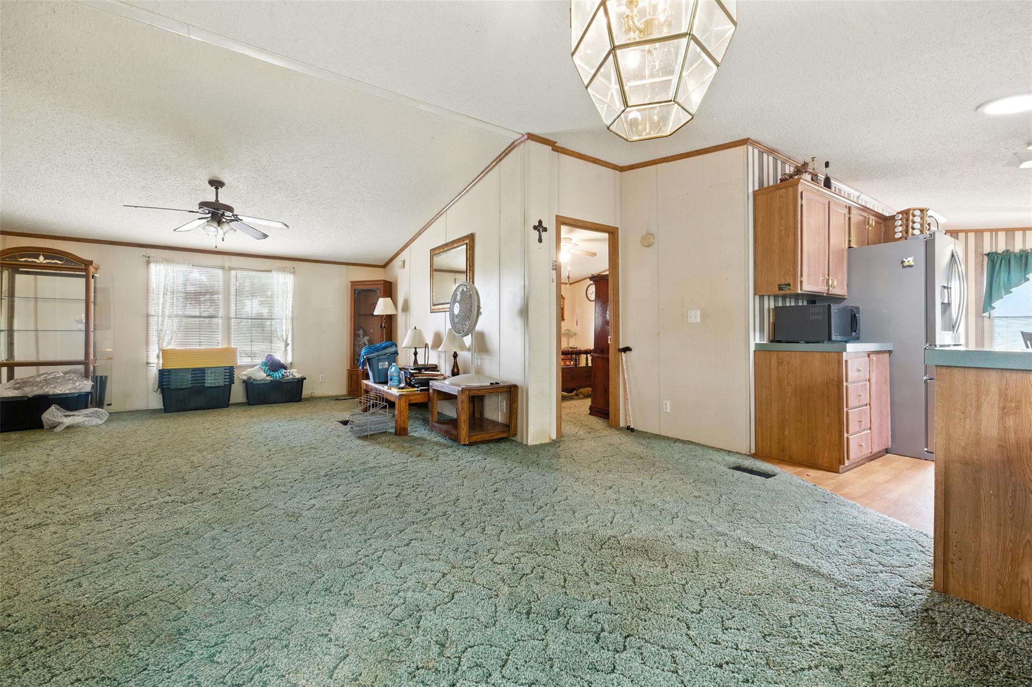 123 Lakeshore Dr, Paige, TX 78659