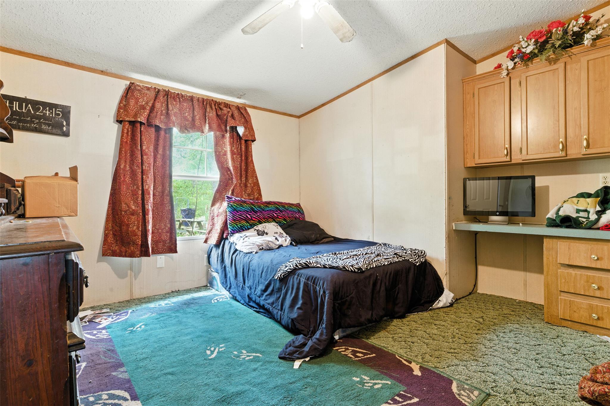 123 Lakeshore Dr, Paige, TX 78659