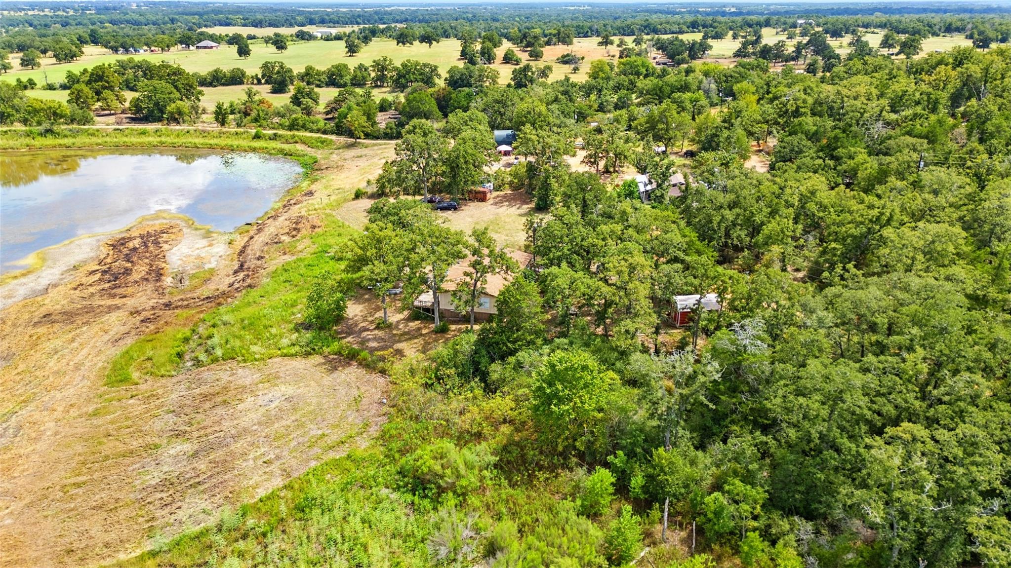 123 Lakeshore Dr, Paige, TX 78659