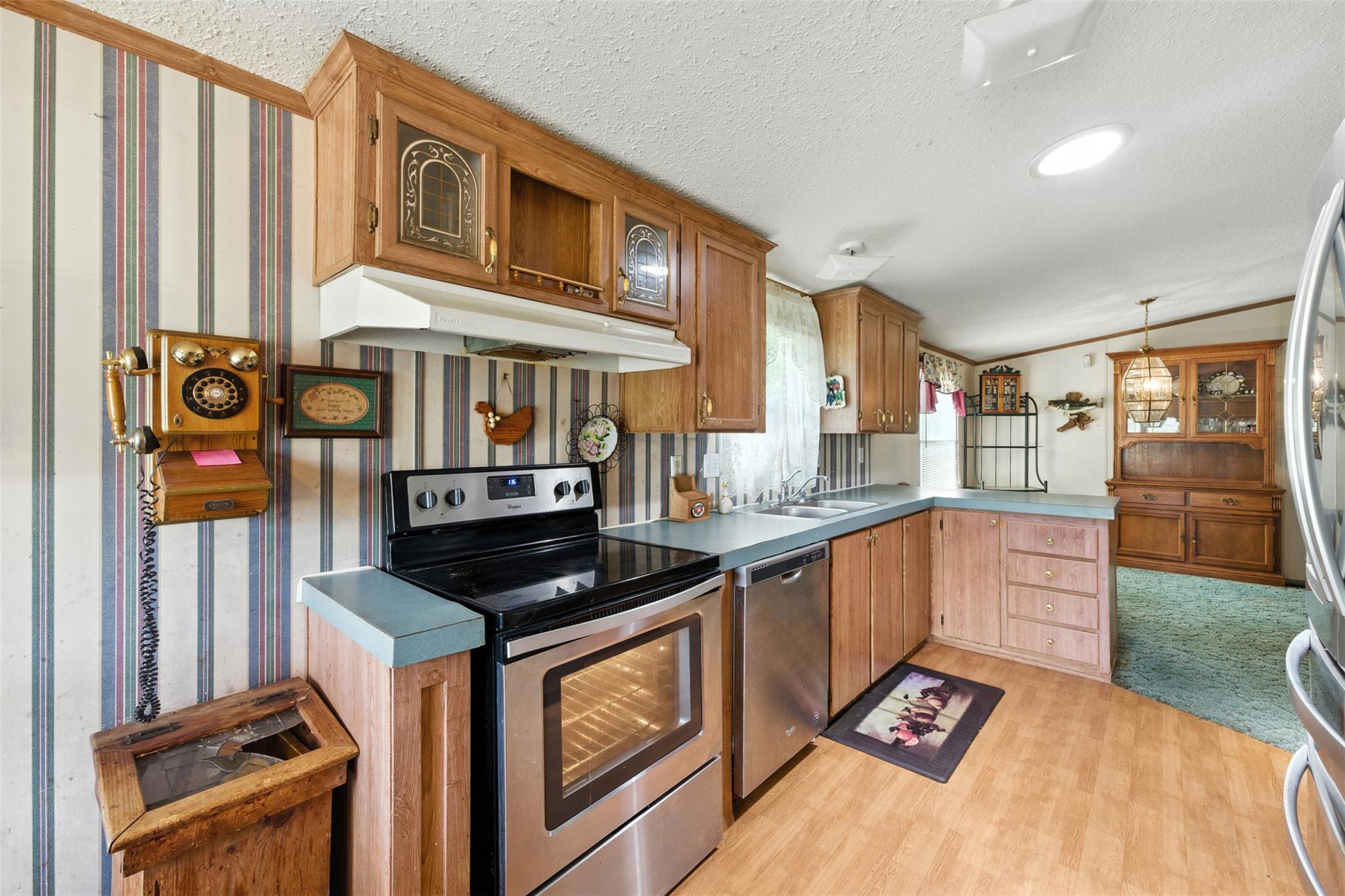 123 Lakeshore Dr, Paige, TX 78659