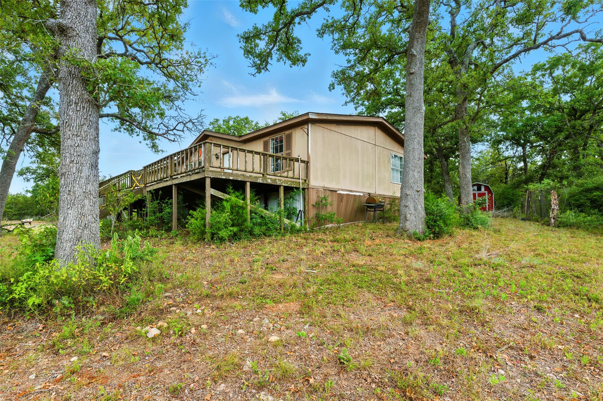 123 Lakeshore Dr, Paige, TX 78659