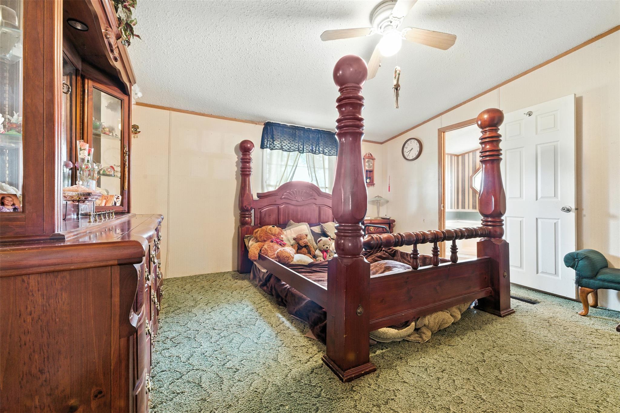 123 Lakeshore Dr, Paige, TX 78659