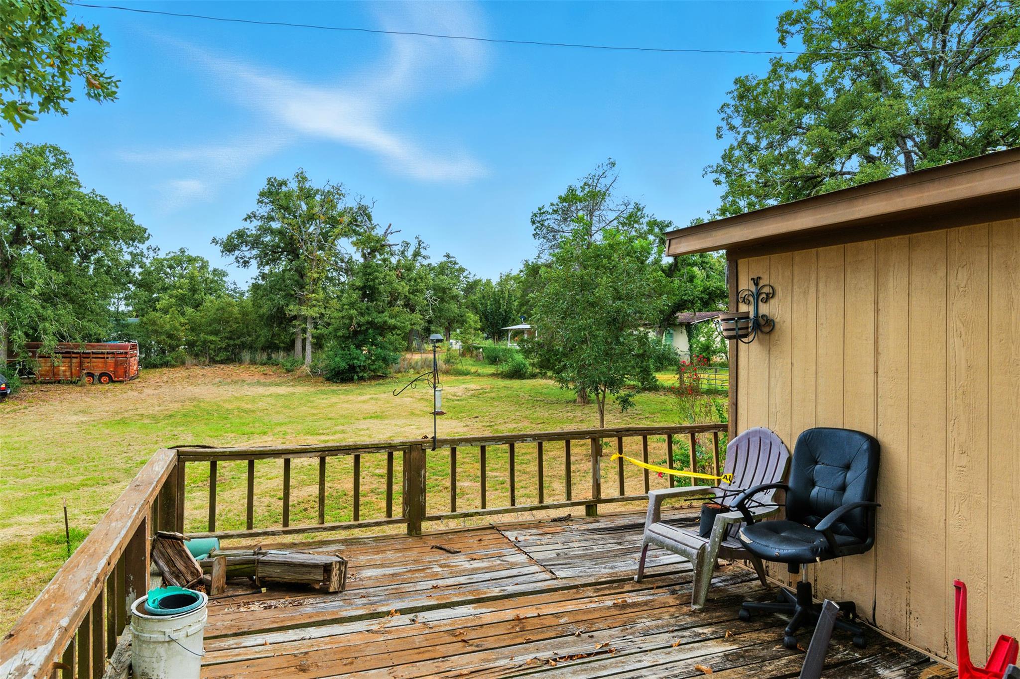 123 Lakeshore Dr, Paige, TX 78659