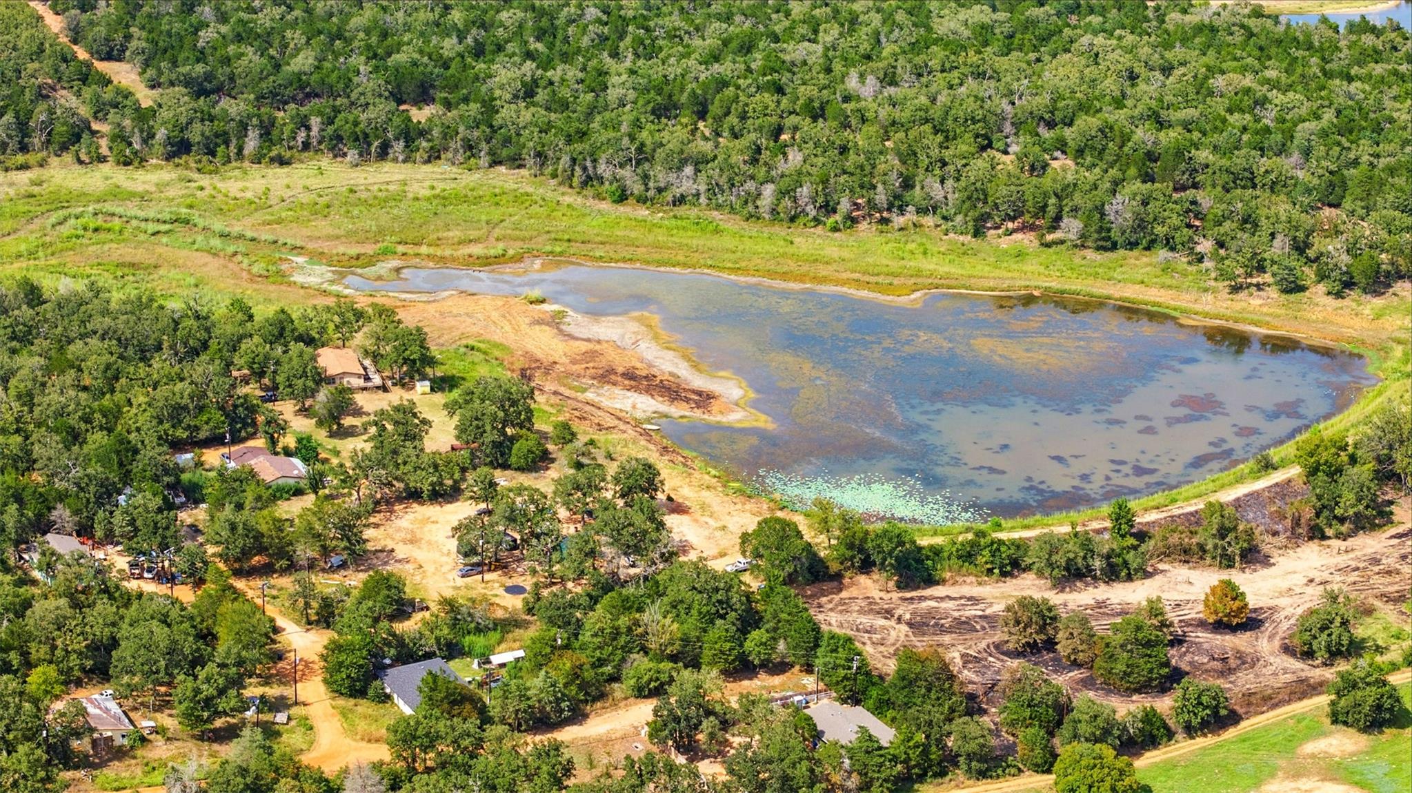 123 Lakeshore Dr, Paige, TX 78659