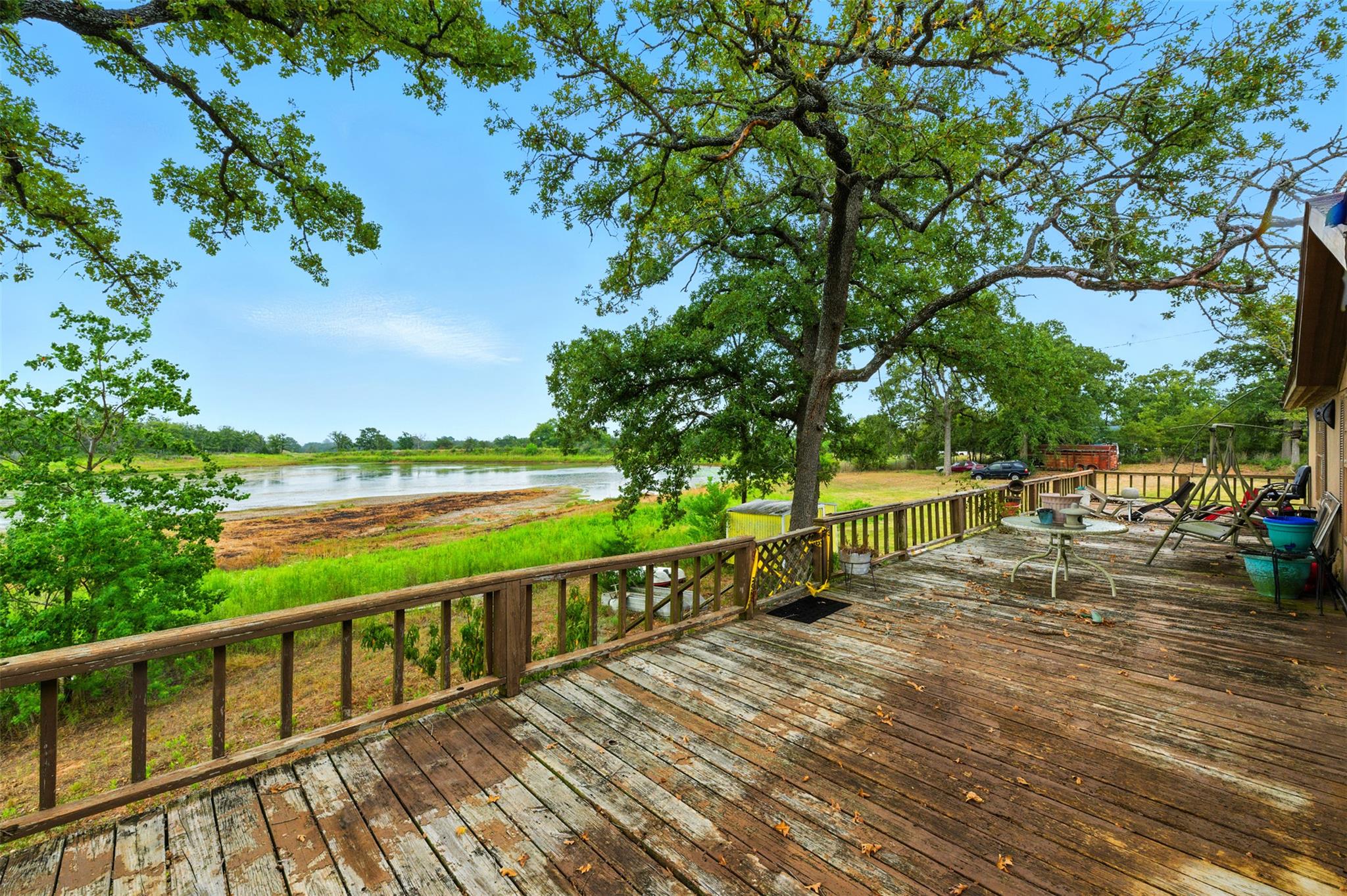 123 Lakeshore Dr, Paige, TX 78659