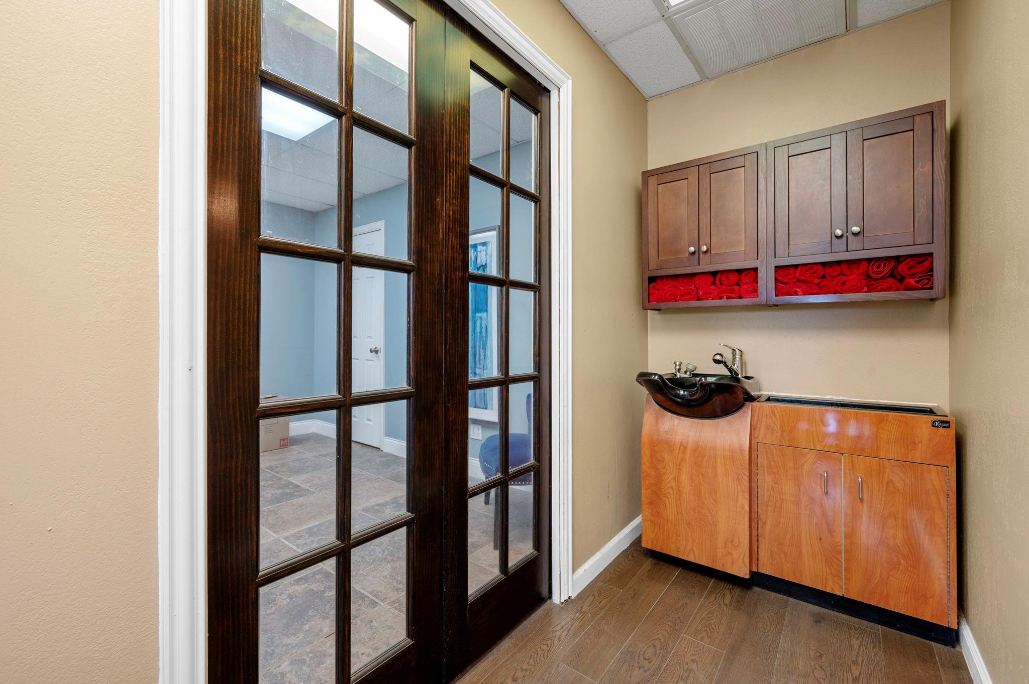13740 N Highway 183 Highway # N6, Austin, TX 78750