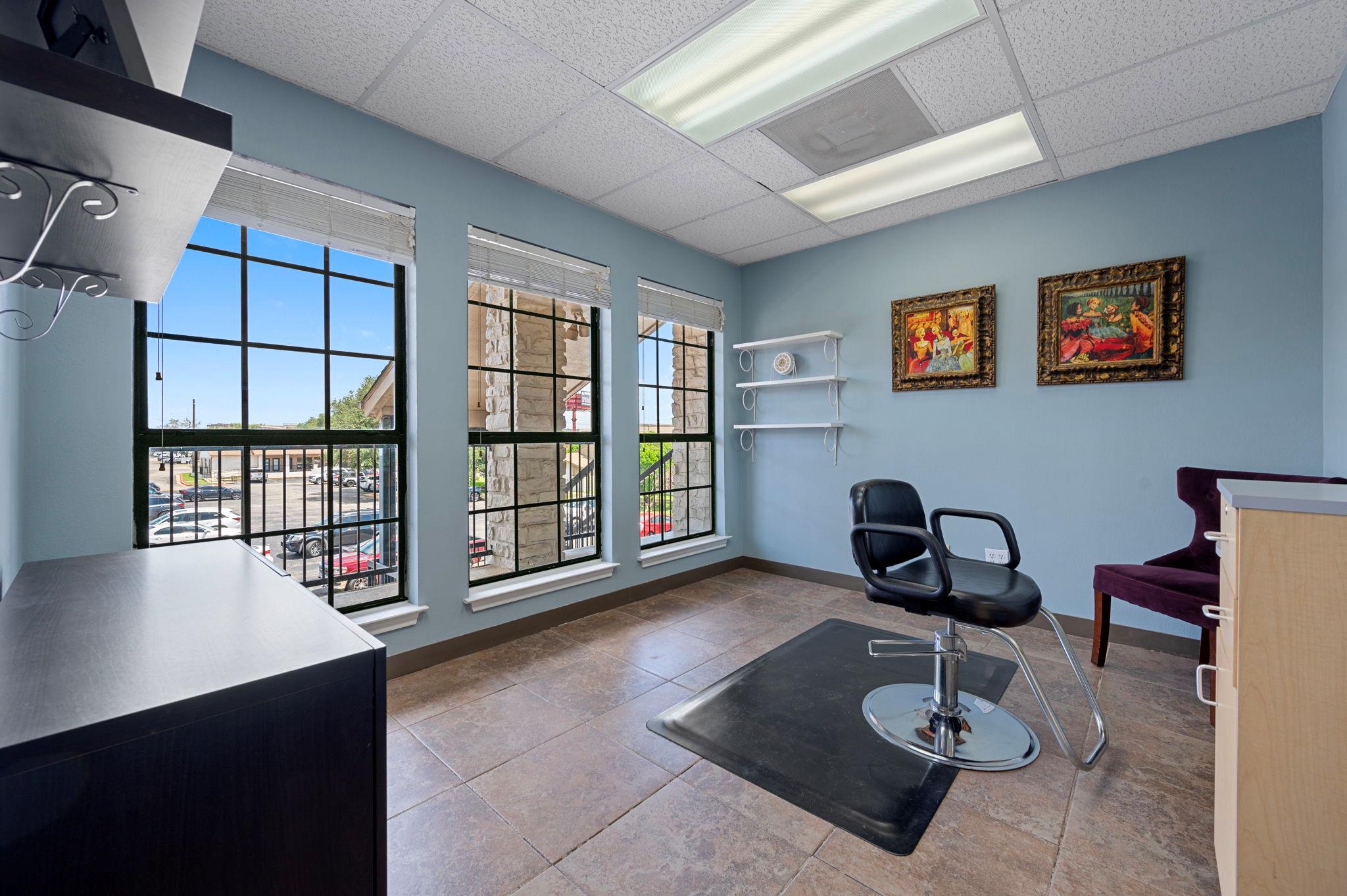 13740 N Highway 183 Highway # N6, Austin, TX 78750