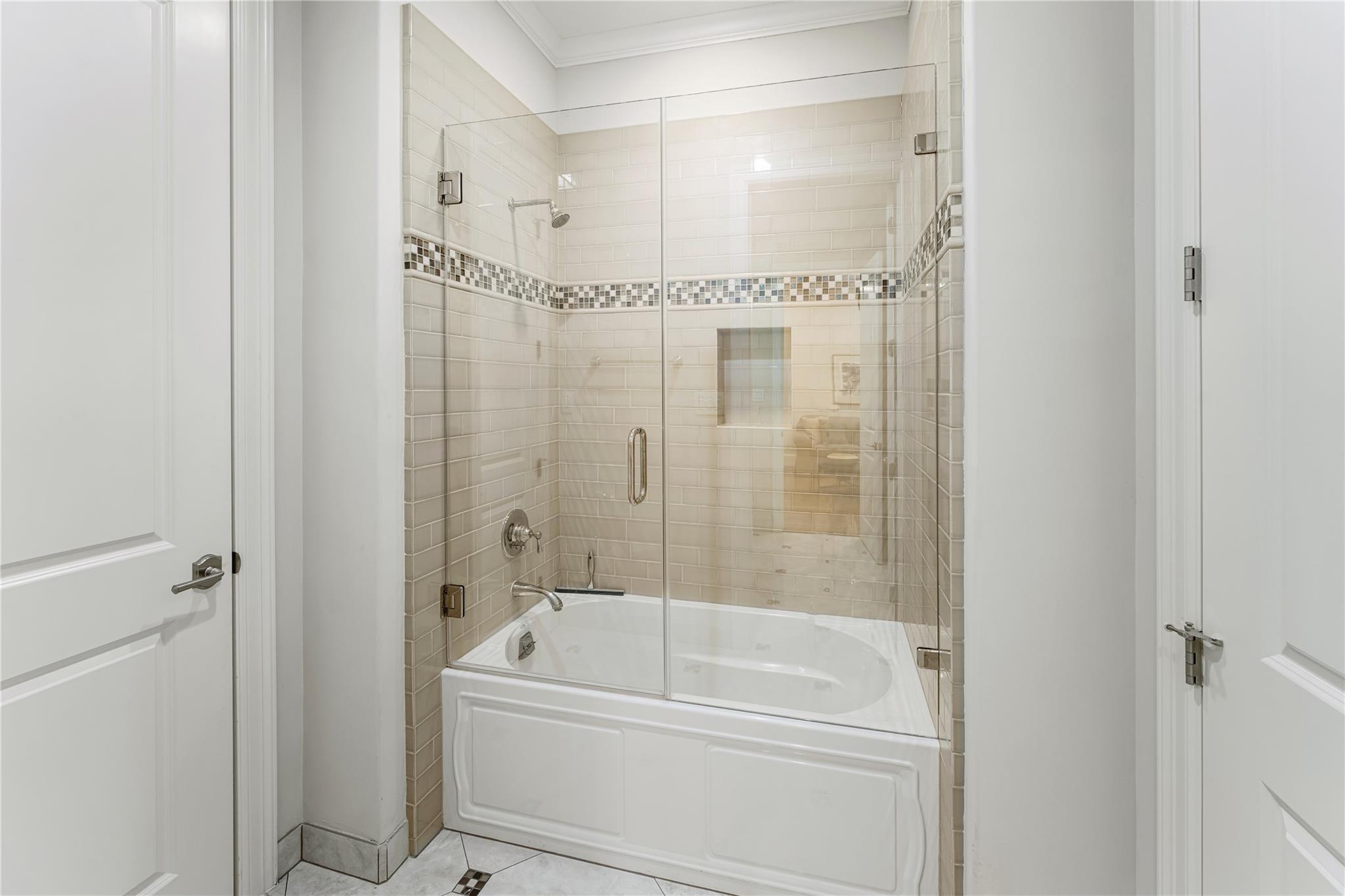 2109 Bancroft St, Houston, TX 77027