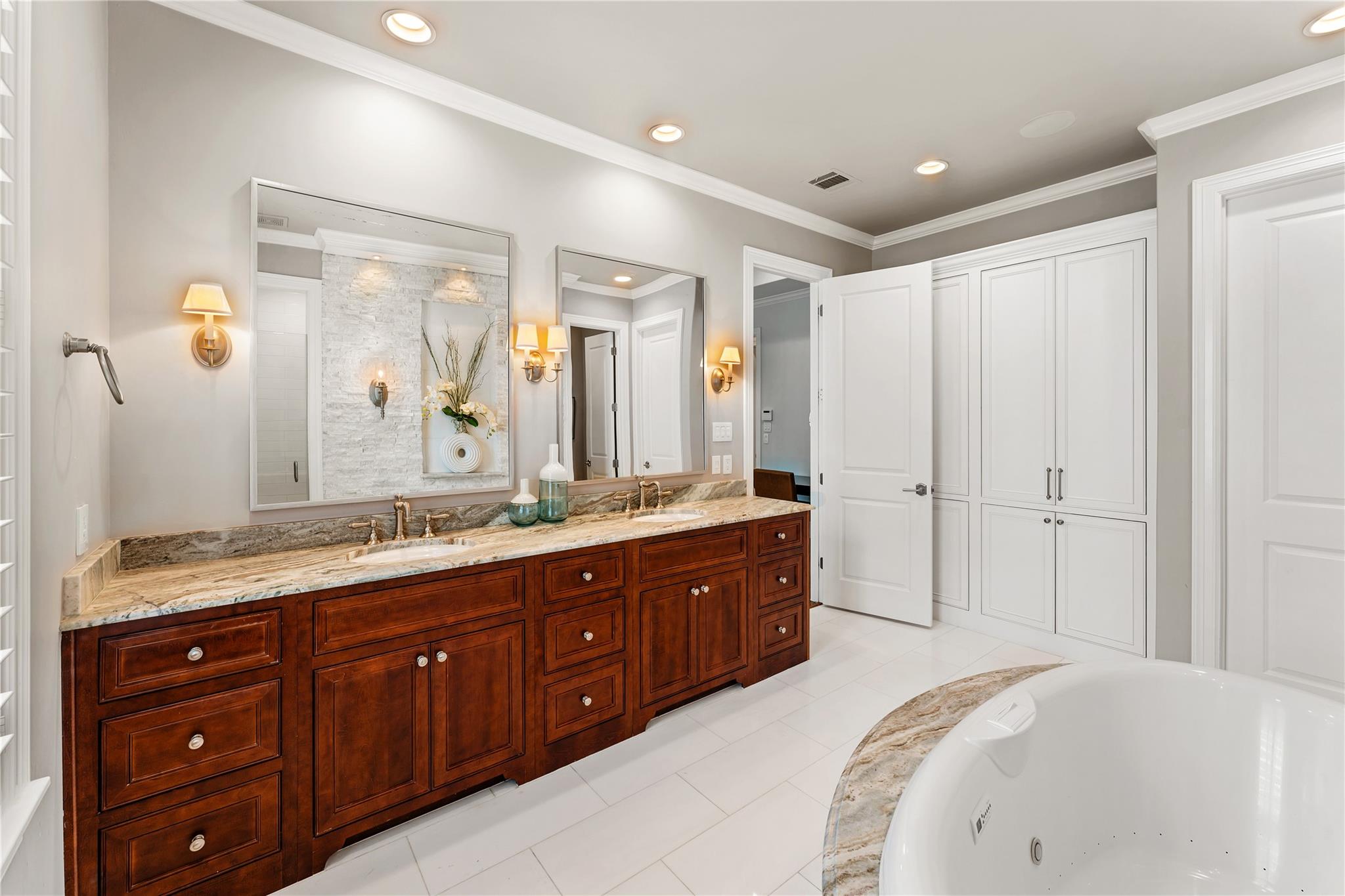 2109 Bancroft St, Houston, TX 77027