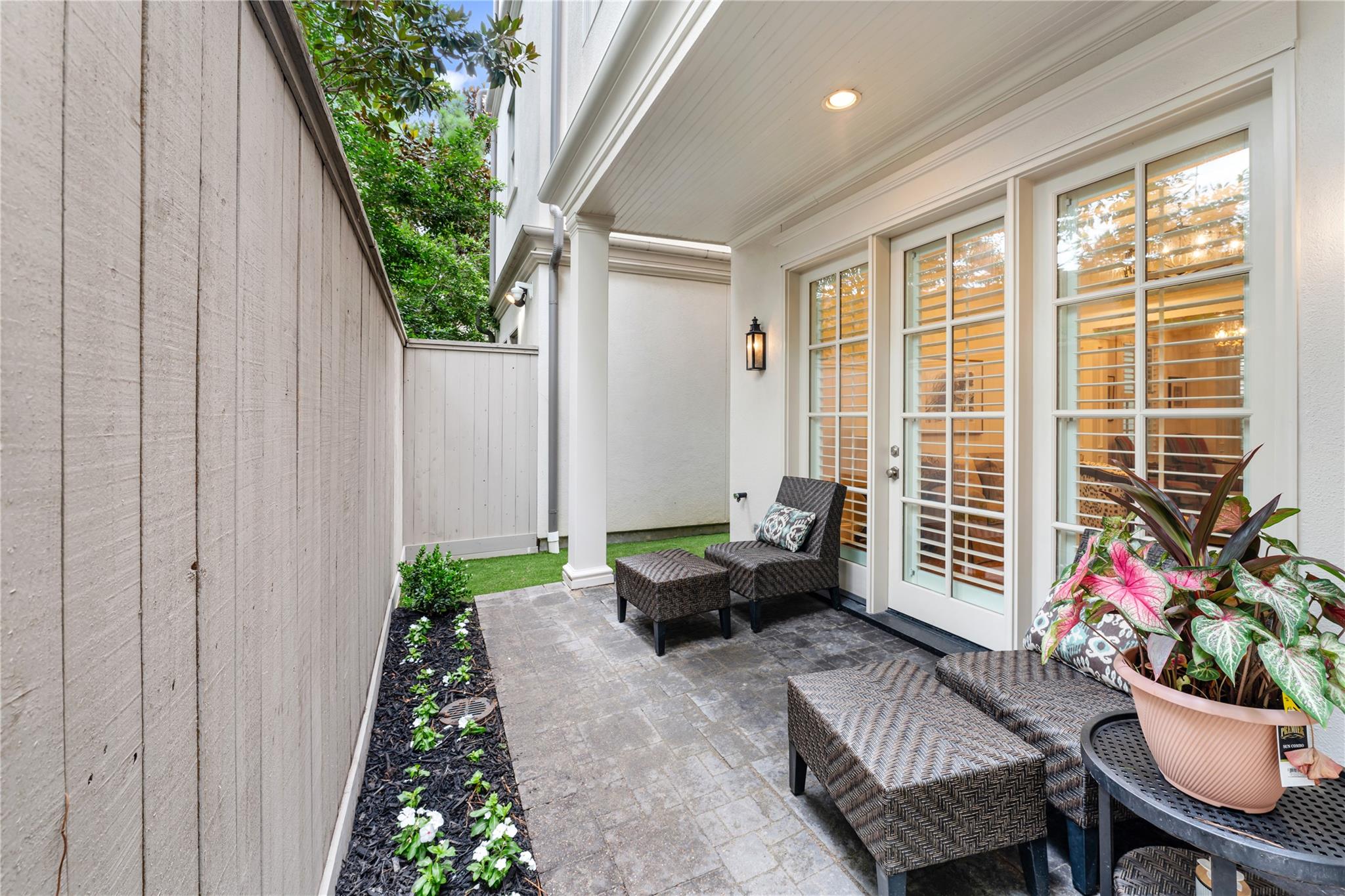 2109 Bancroft St, Houston, TX 77027