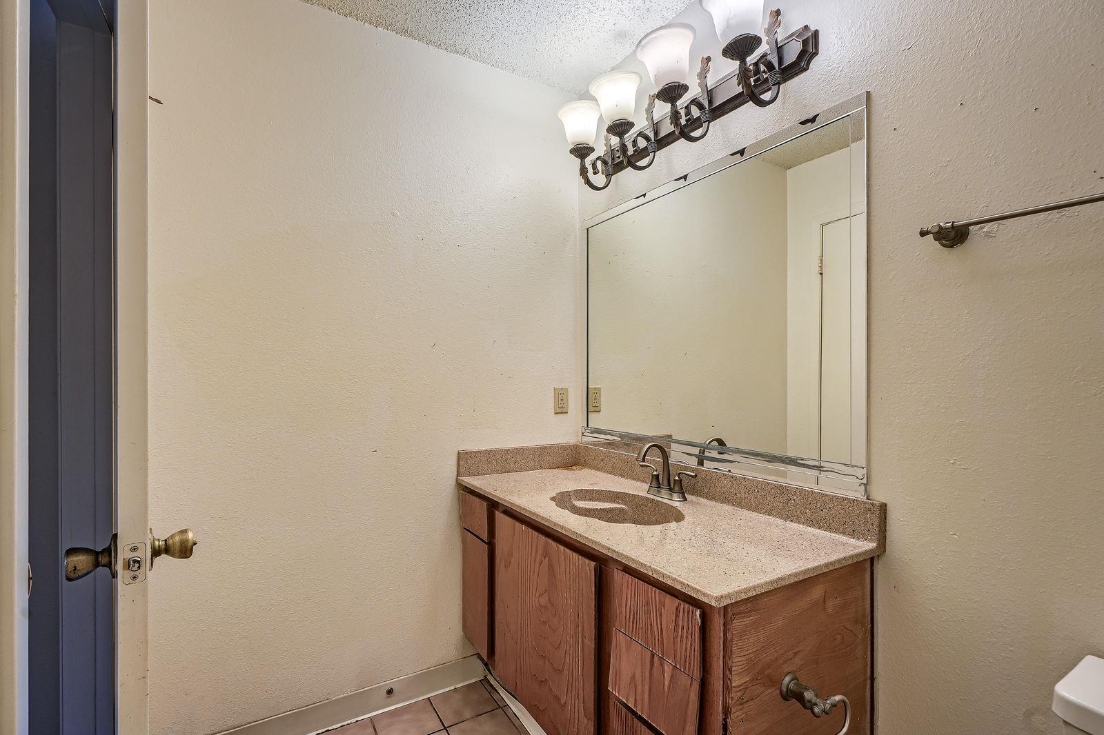 1705 Crossing Pl # 122, Austin, TX 78741