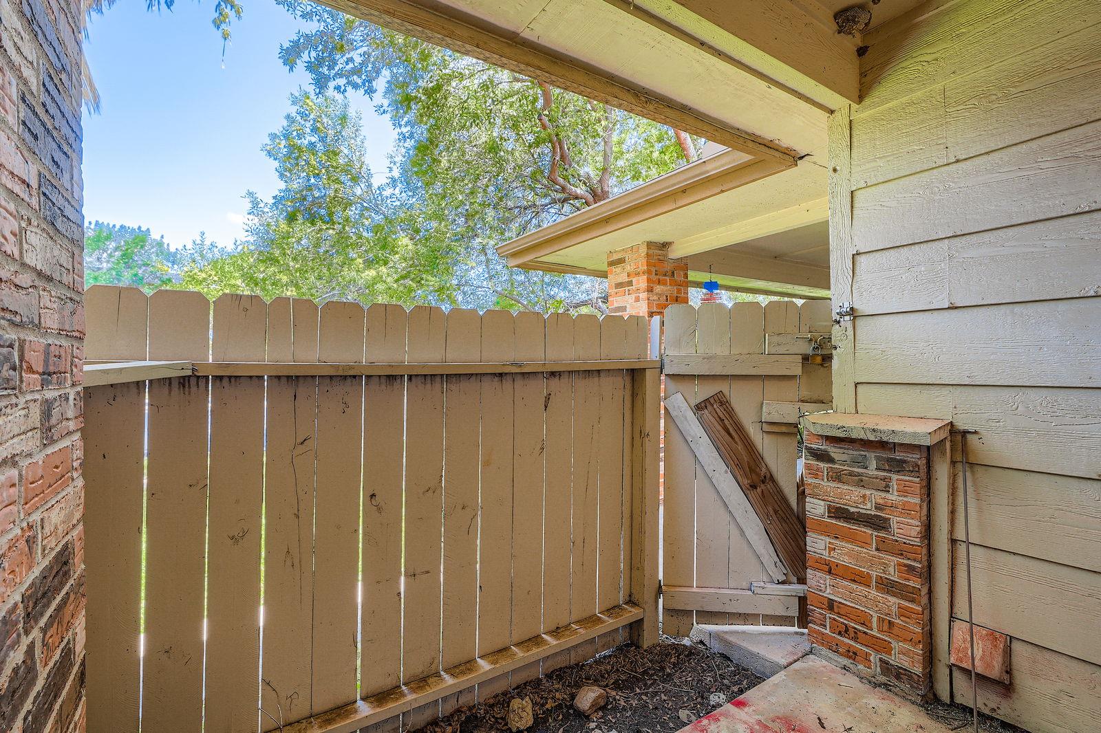 1705 Crossing Pl # 122, Austin, TX 78741