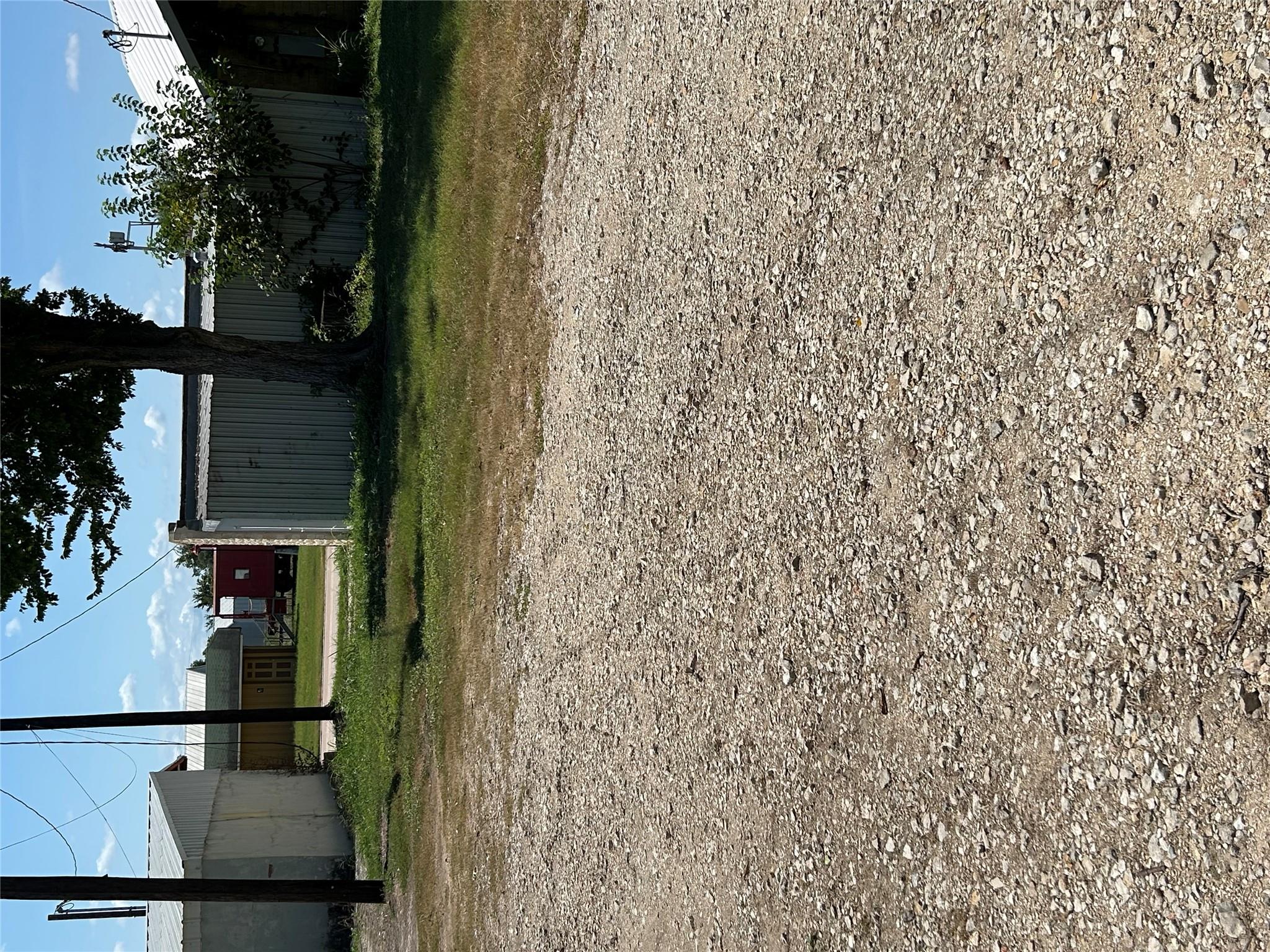 122 W Milam Ave, Rockdale, TX 76567