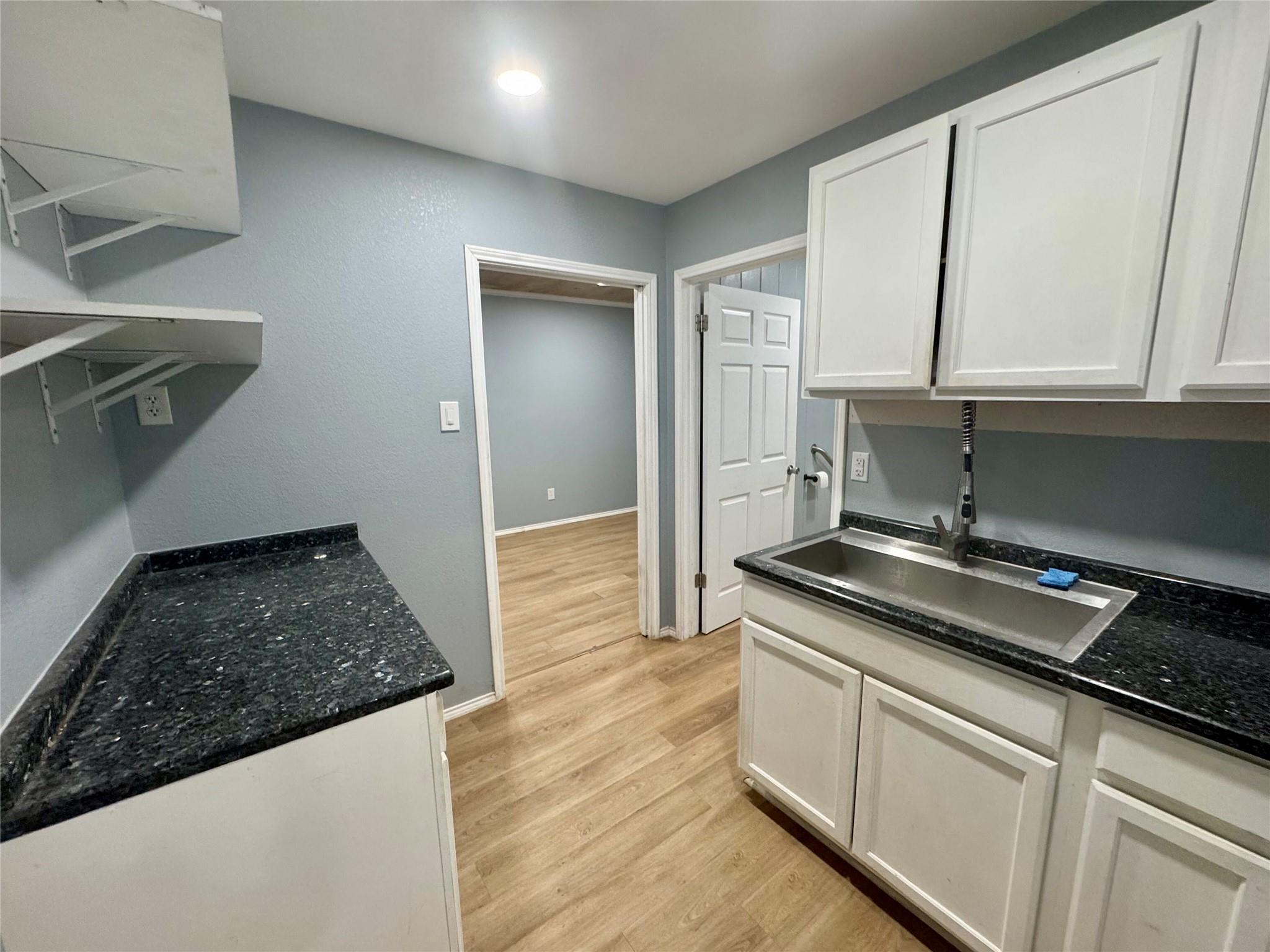 1405 S Commerce St, Lockhart, TX 78644