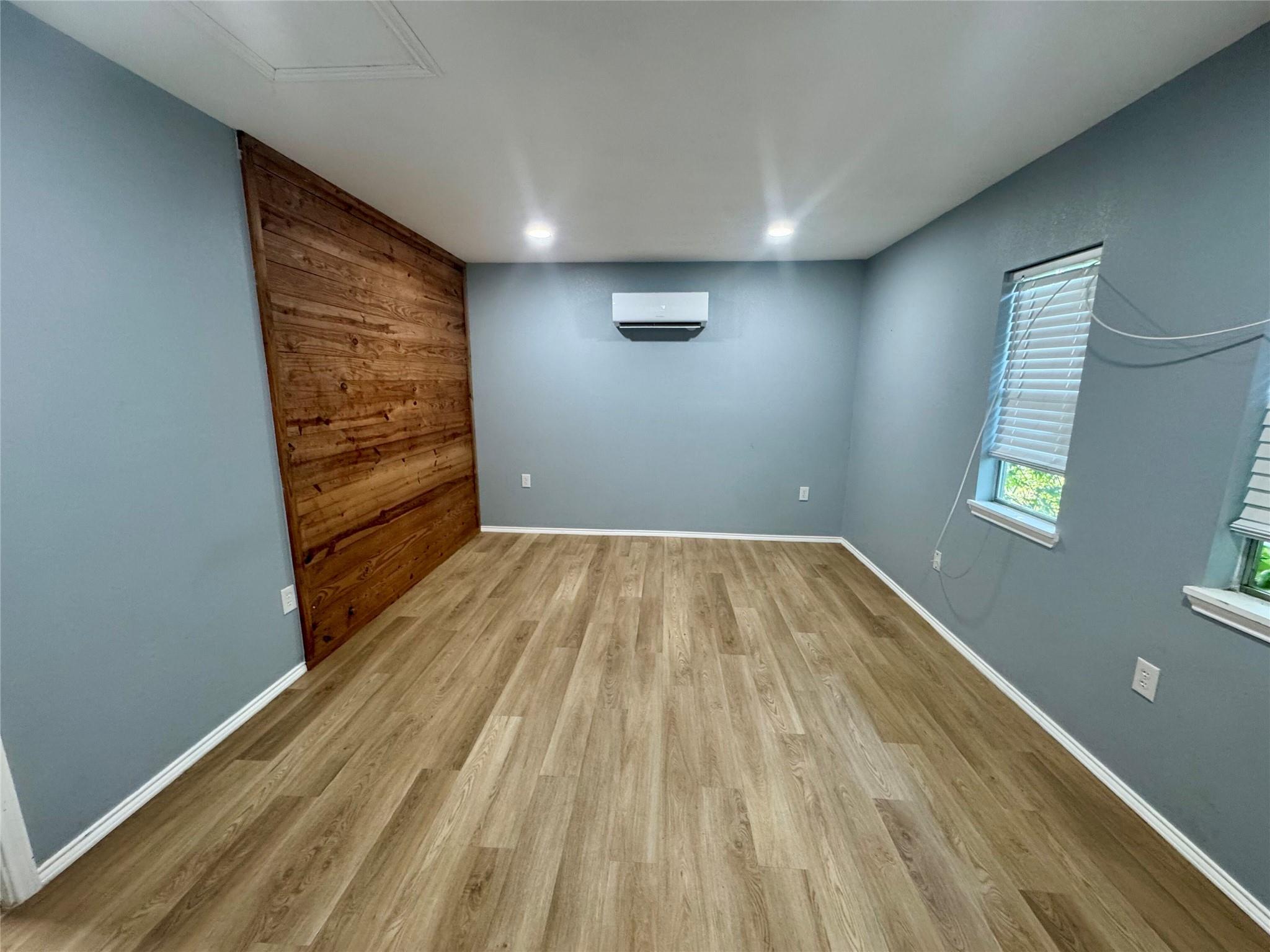 1405 S Commerce St, Lockhart, TX 78644