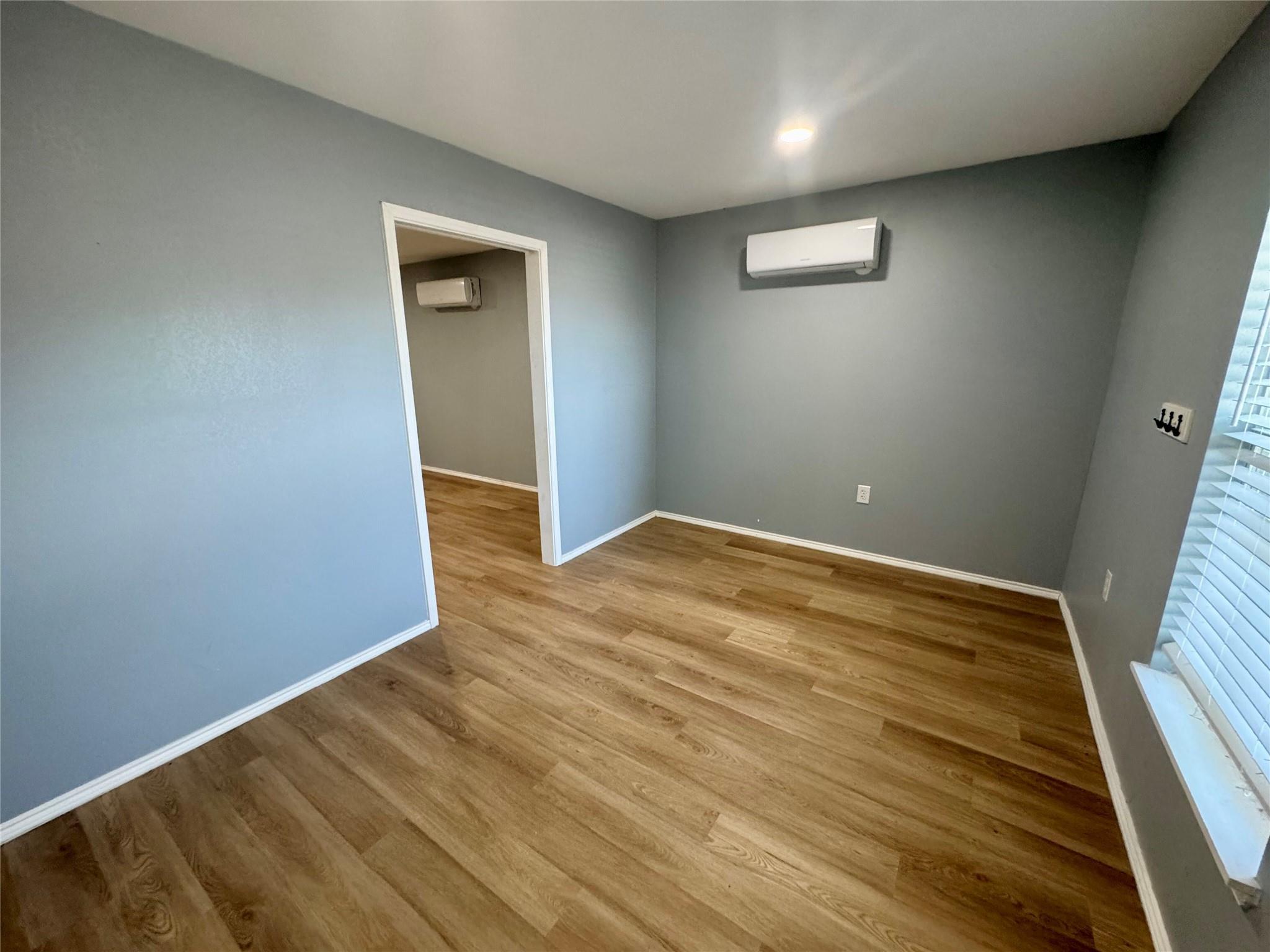 1405 S Commerce St, Lockhart, TX 78644
