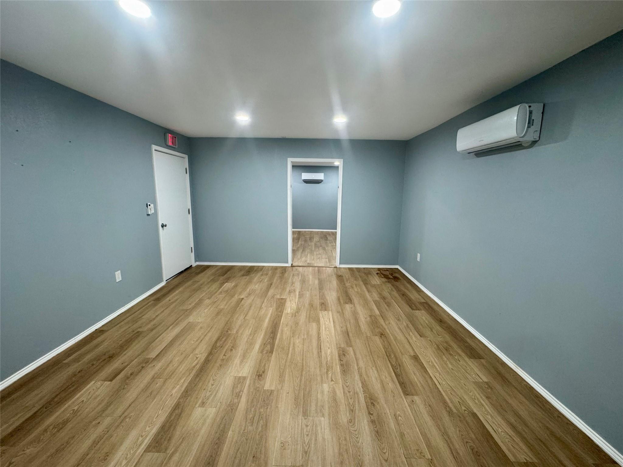 1405 S Commerce St, Lockhart, TX 78644